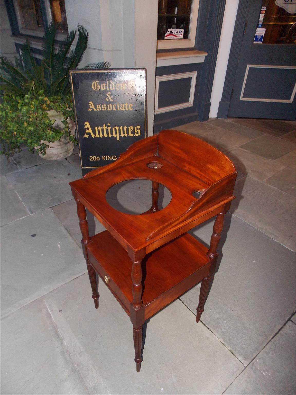 Early 19th Century American Mahogany Sheraton One Drawer Wash Stand with Reeded Legs, Circa 1810