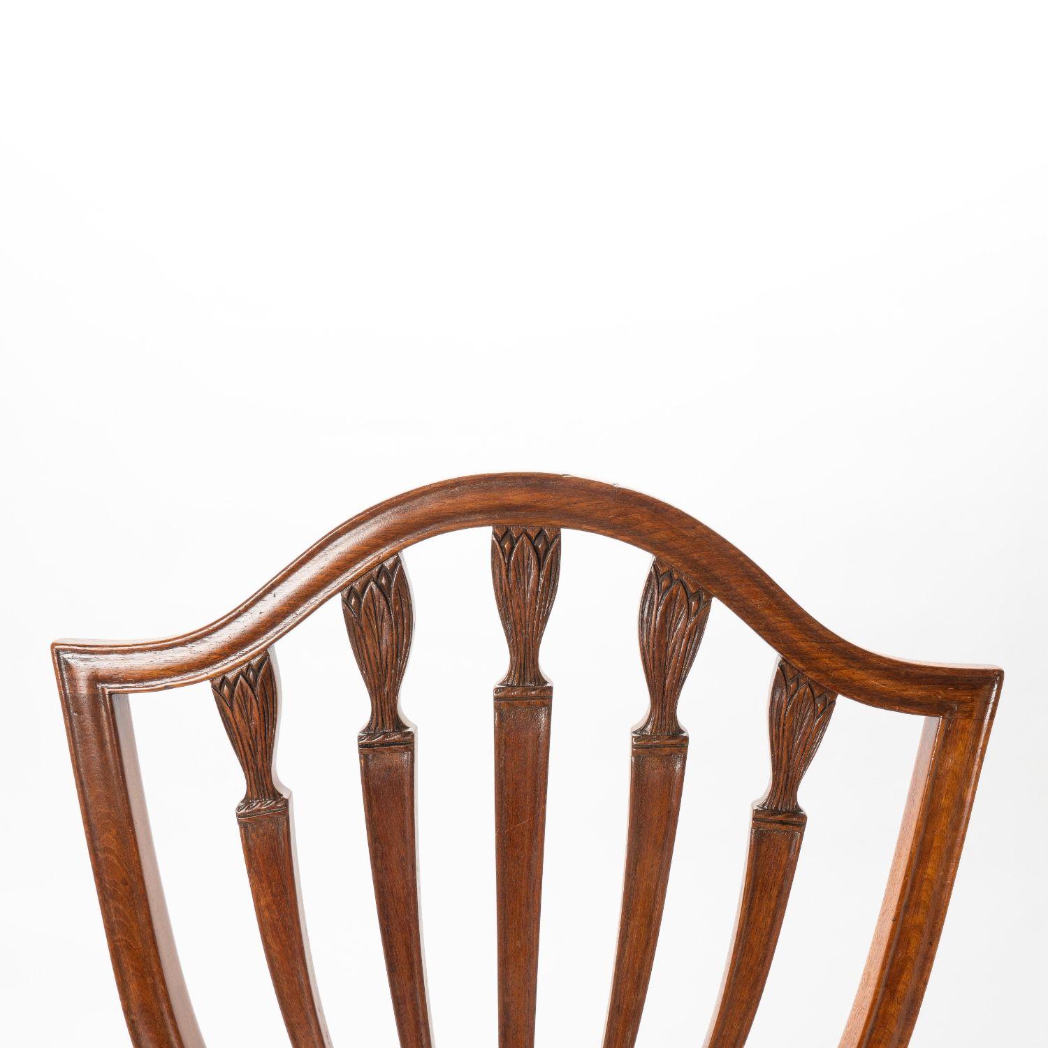 American Mahogany Shield Back Side Chair with Serpentine Seat, c. 1790 For Sale 2