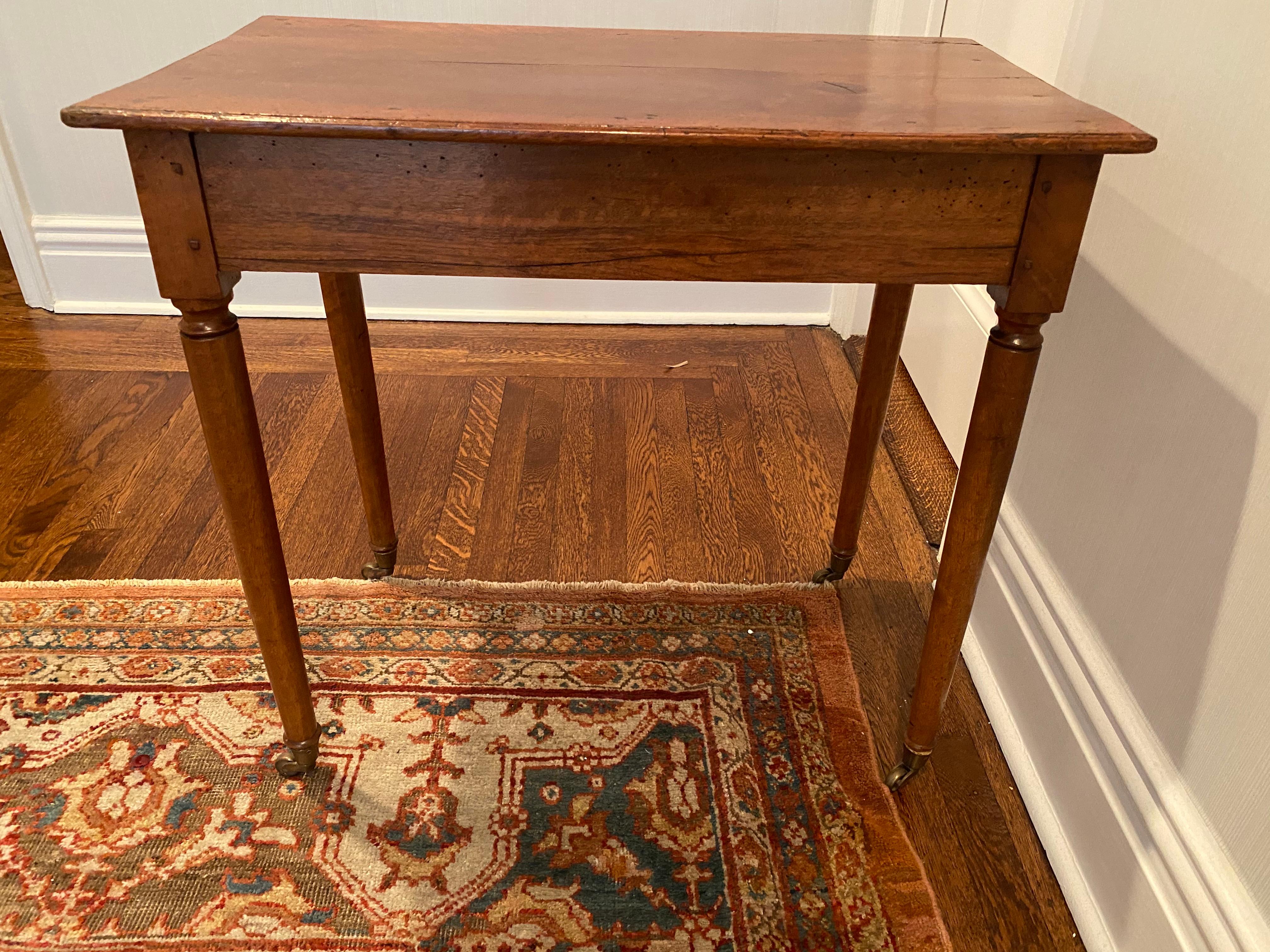 American Mahogany Single Drawer Side Table In Good Condition For Sale In Southampton, NY