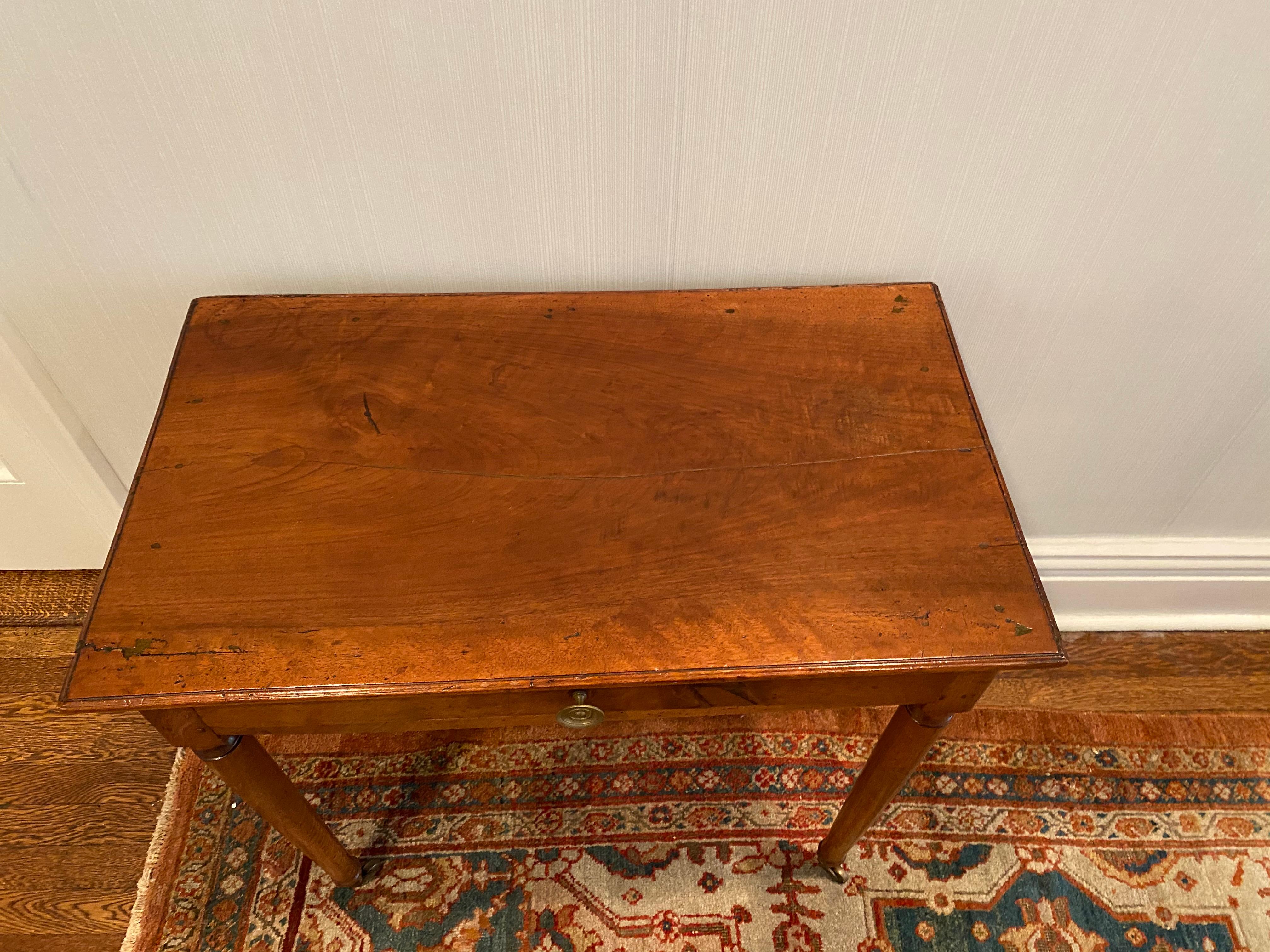 19th Century American Mahogany Single Drawer Side Table For Sale