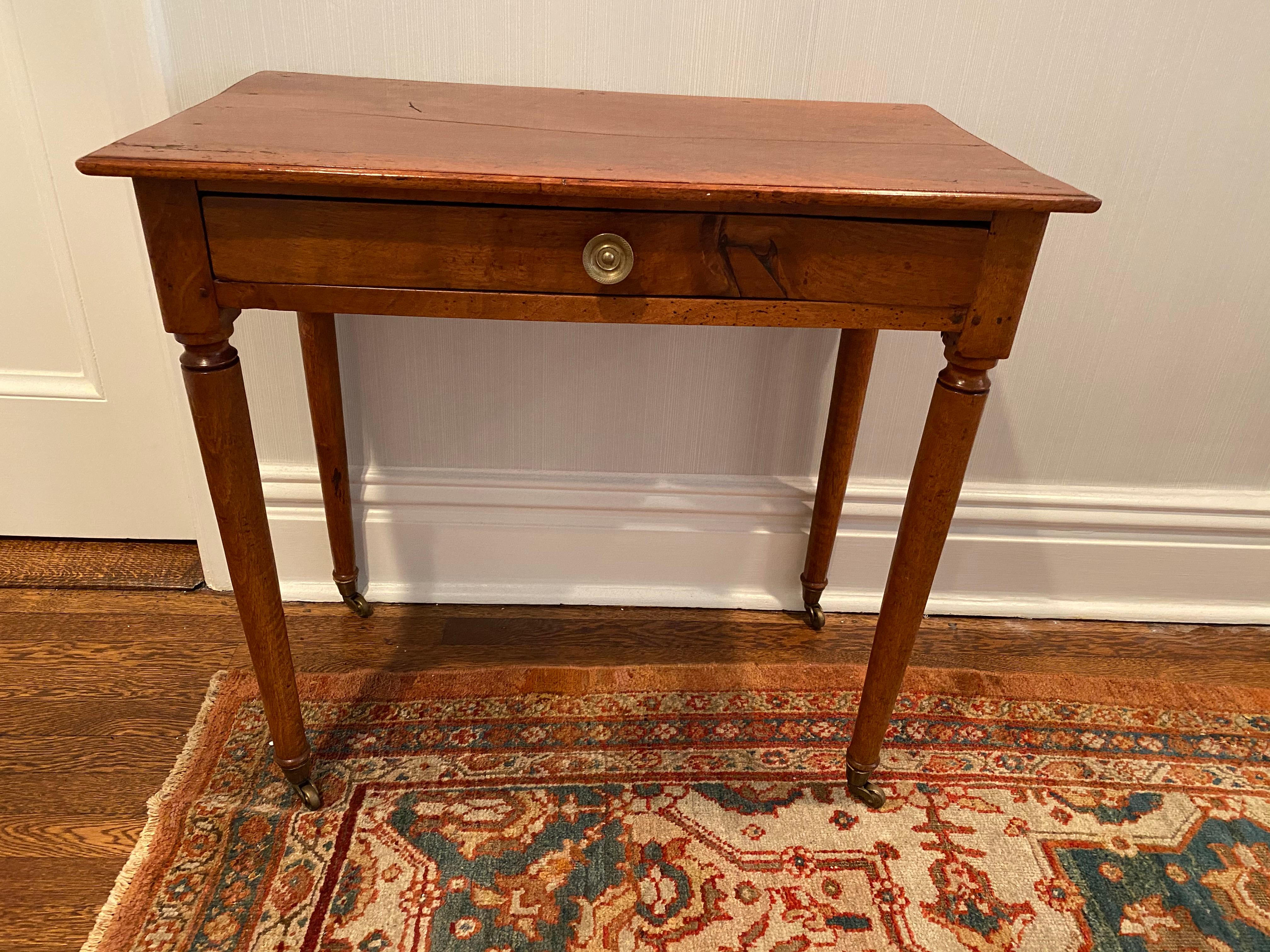 American Mahogany Single Drawer Side Table For Sale 1