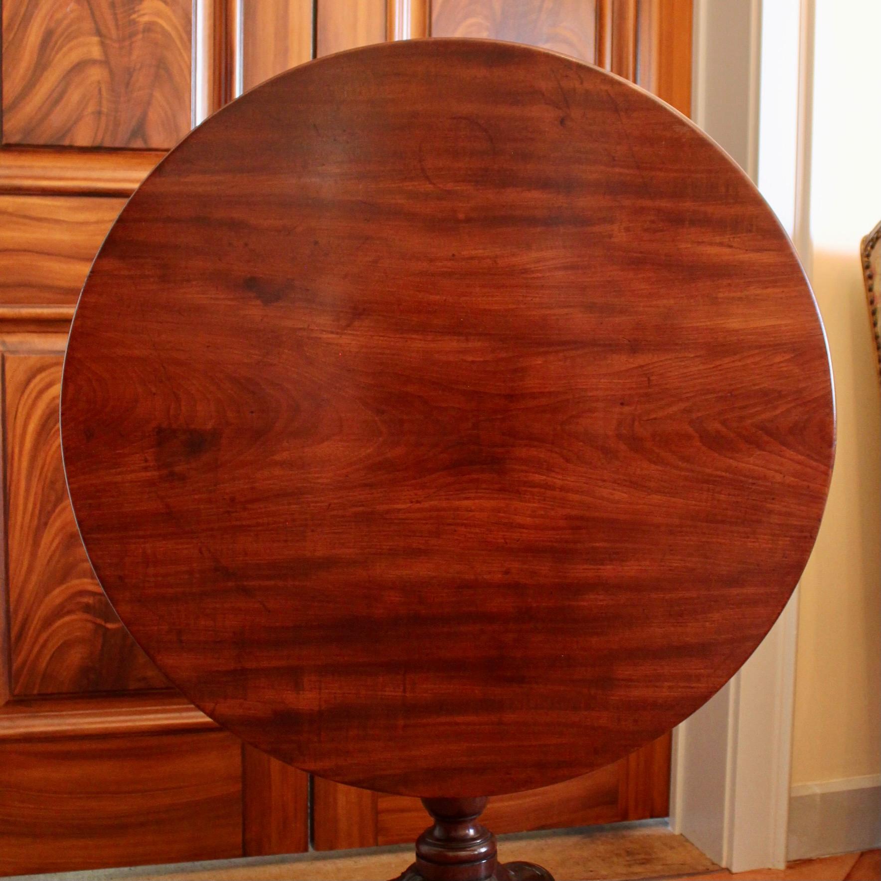 Hand-Carved American Mahogany Tilt Top Table with Acanthus and Rosette Carved Pedestal For Sale