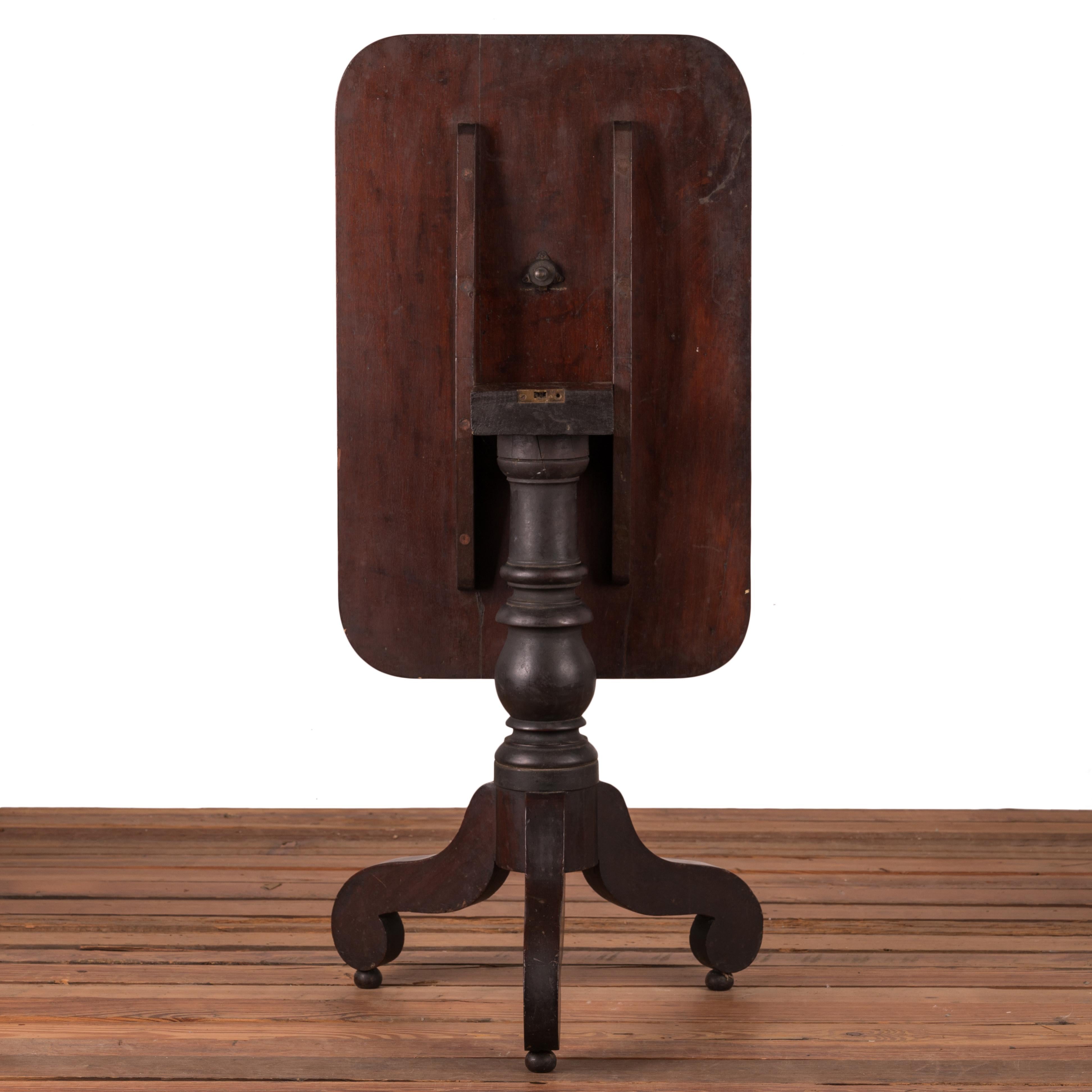 19th Century American Mahogany Tilt-Top Tea Table For Sale