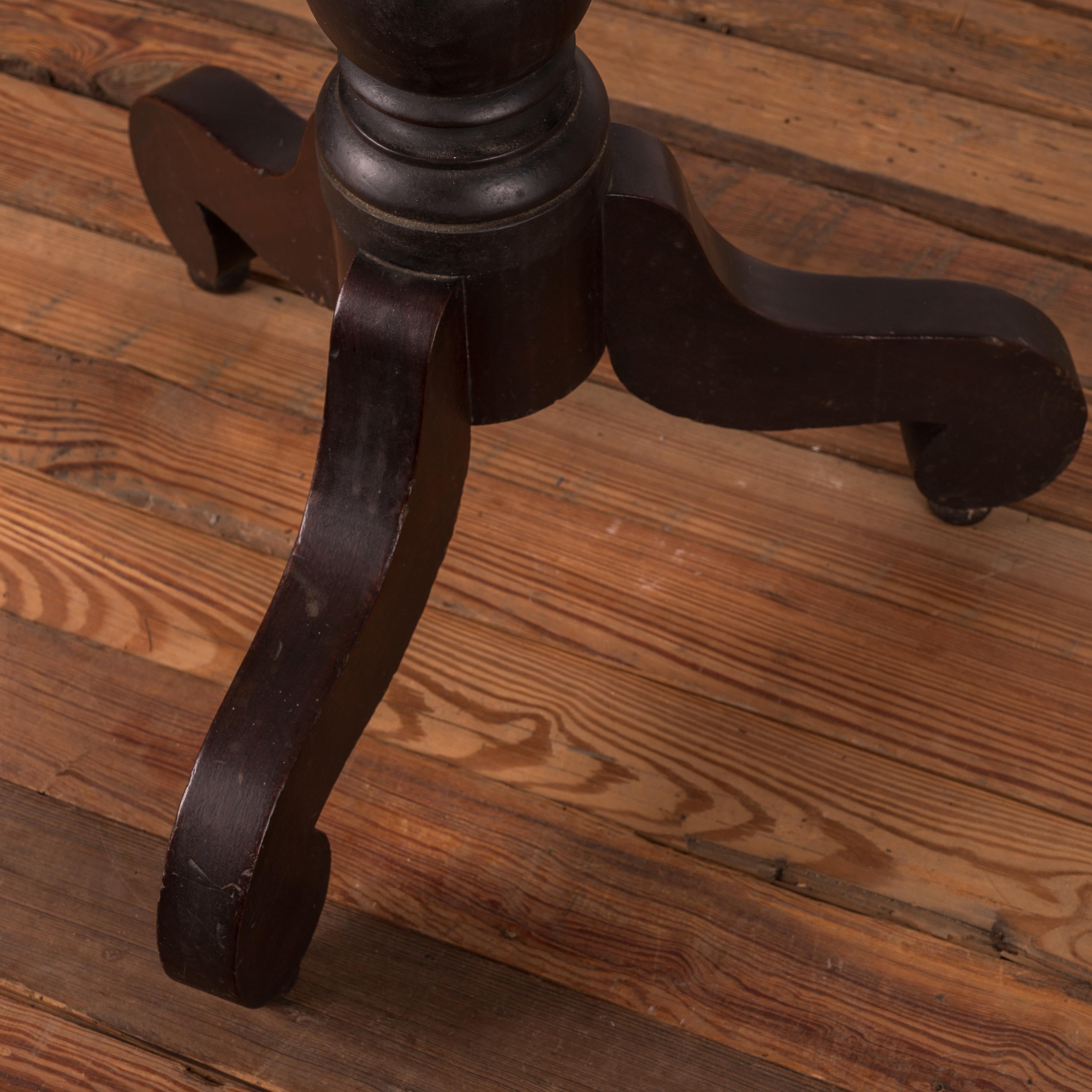 American Mahogany Tilt-Top Tea Table For Sale 3