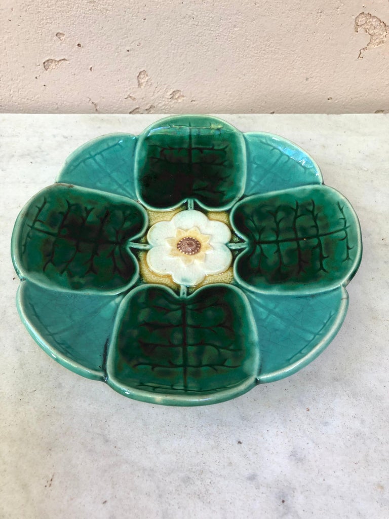 American Majolica Water Lily Plate Etruscan Circa 1890 In Good Condition For Sale In The Hills, TX