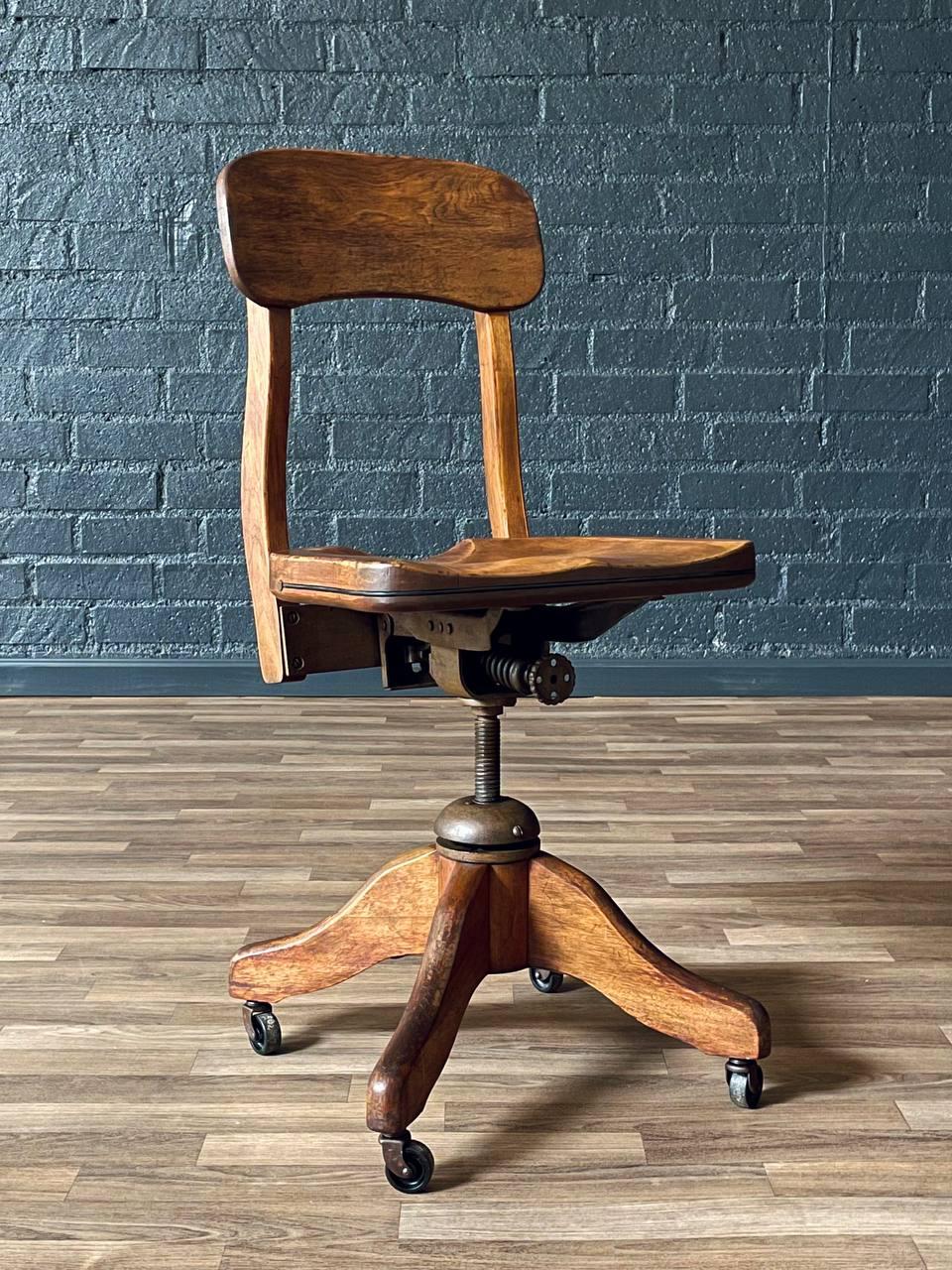 American Maple Swivel Banker’s or Typist Office Chair In Good Condition For Sale In Los Angeles, CA
