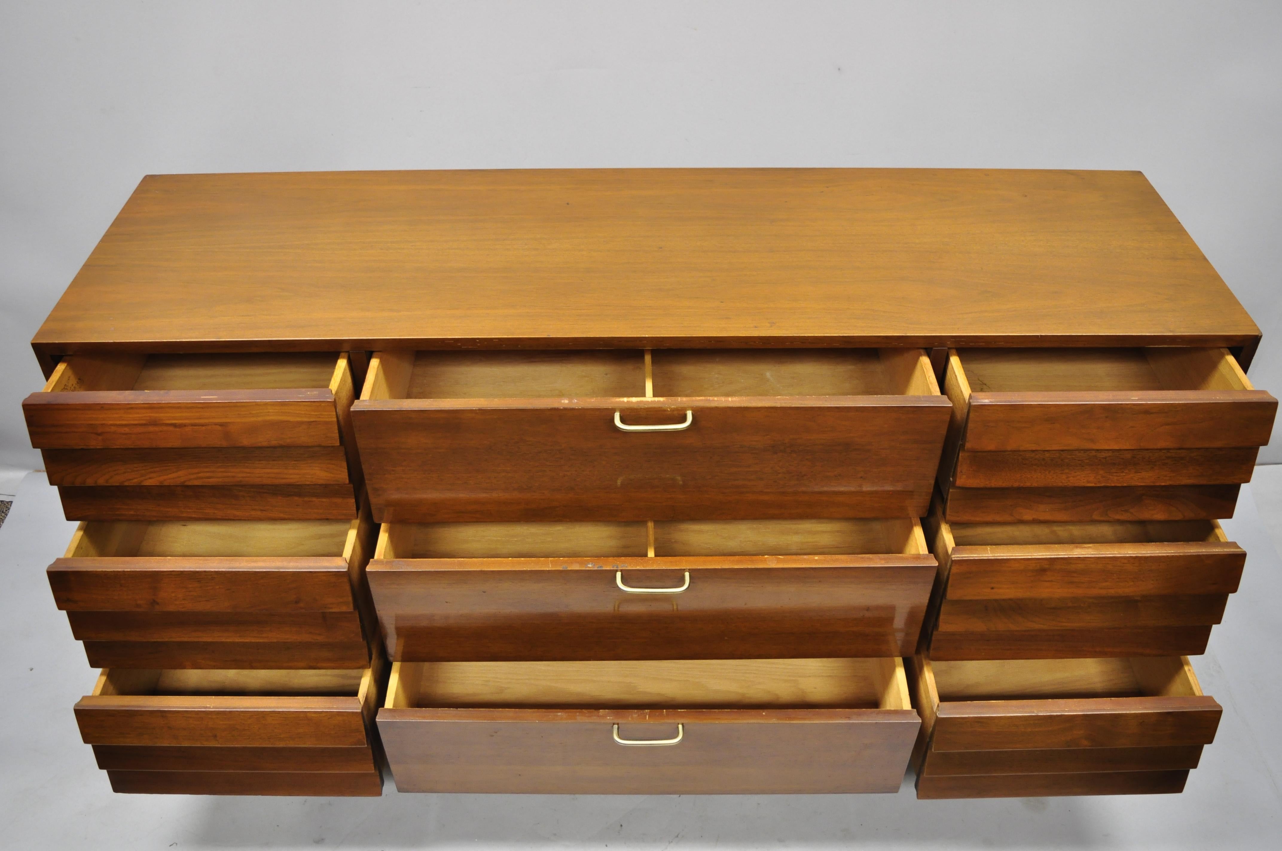 Mid-Century Modern American Martinsville Walnut Louvered Drawer Mid Century Modern Dresser Credenza
