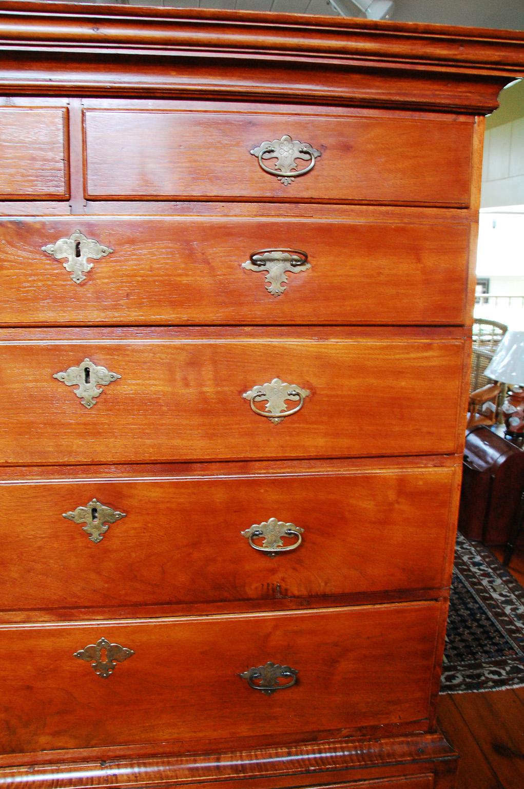 Mid-18th Century American Massachusetts Queen Anne Maple Highboy with Cabriole Legs, Circa 1750