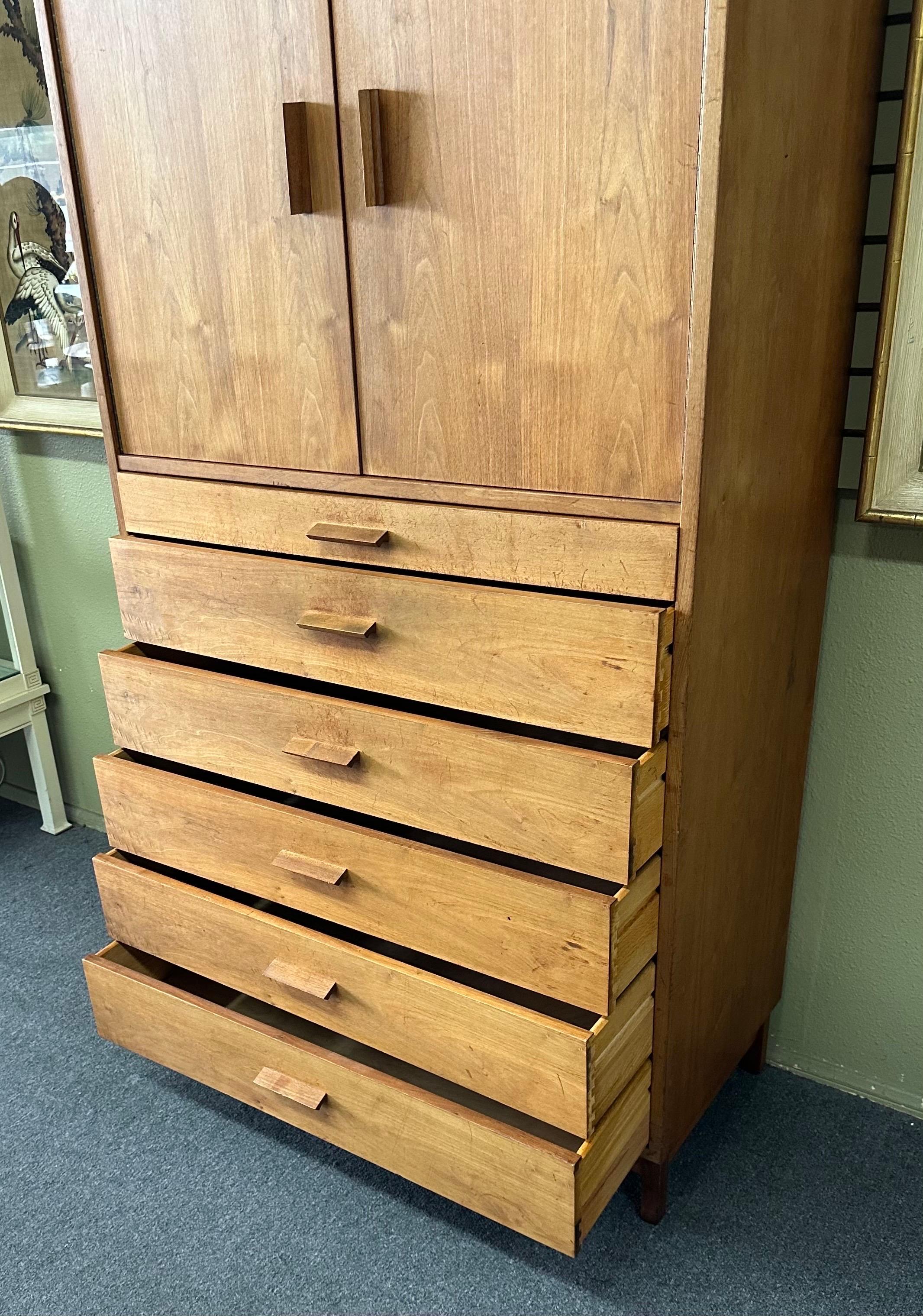 Cassettone in noce massiccio MCM di Richard Artschwager, RICHARD in vendita 3