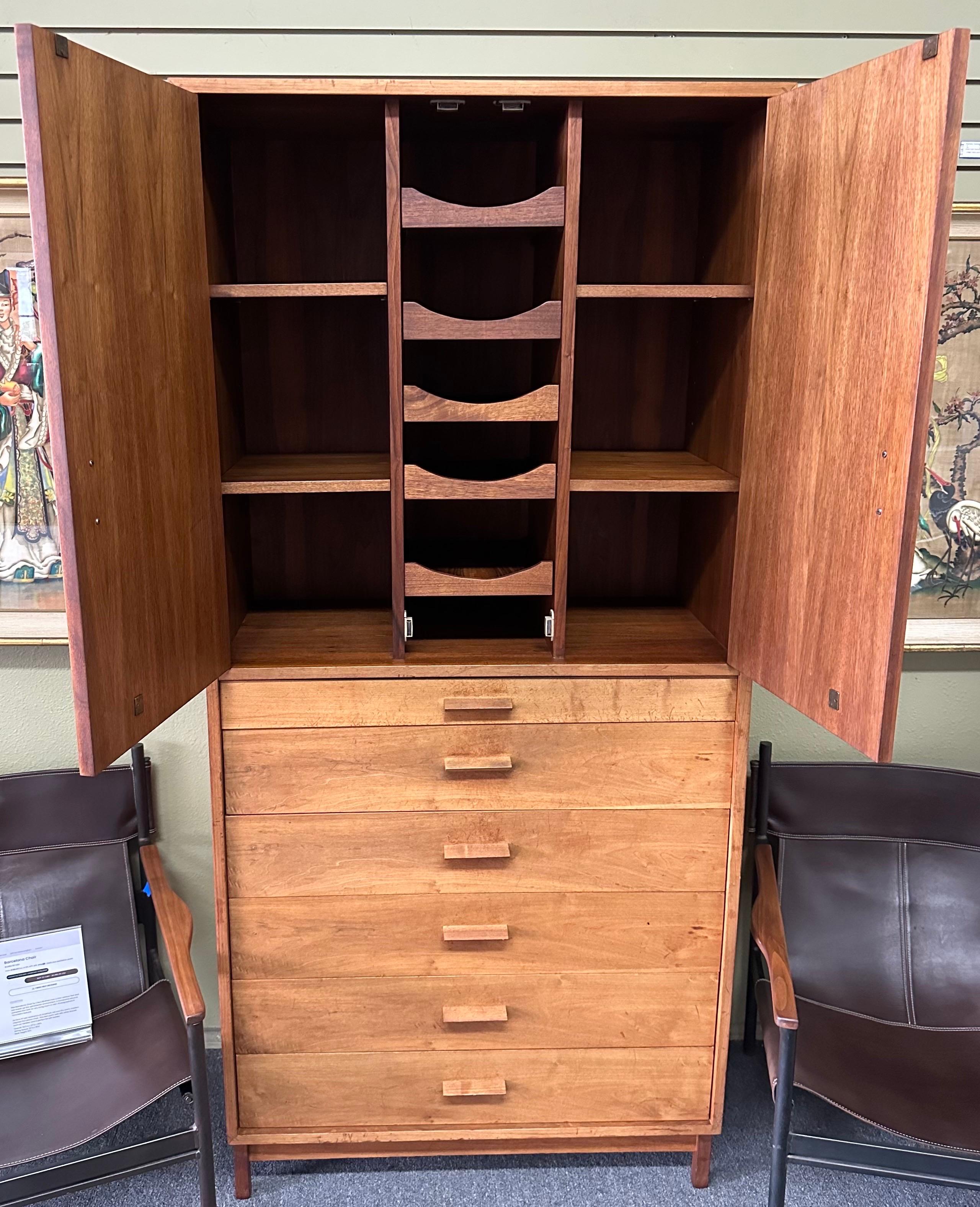 Cassettone in noce massiccio MCM di Richard Artschwager, RICHARD in vendita 4