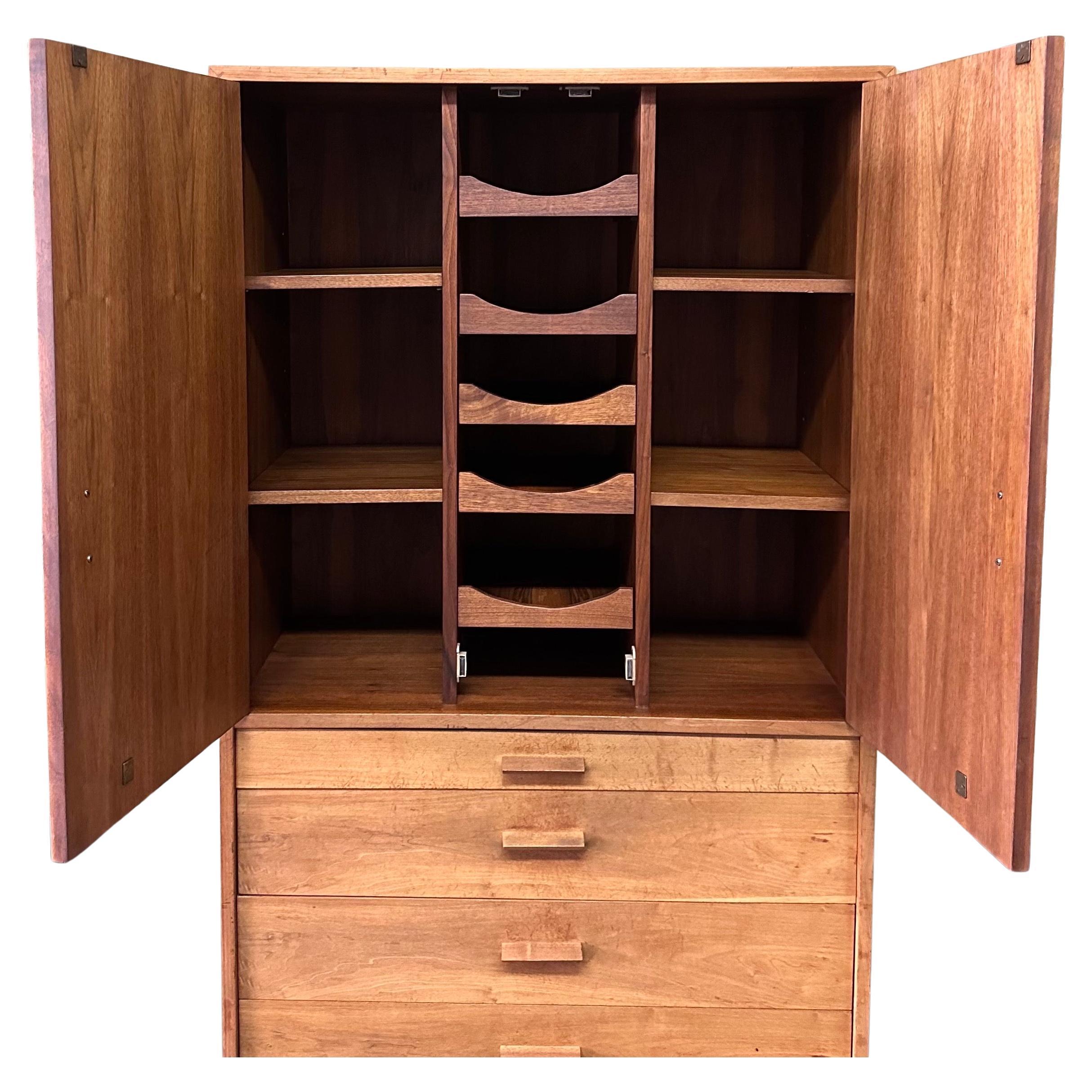 Cassettone in noce massiccio MCM di Richard Artschwager, RICHARD In condizioni buone in vendita a San Diego, CA