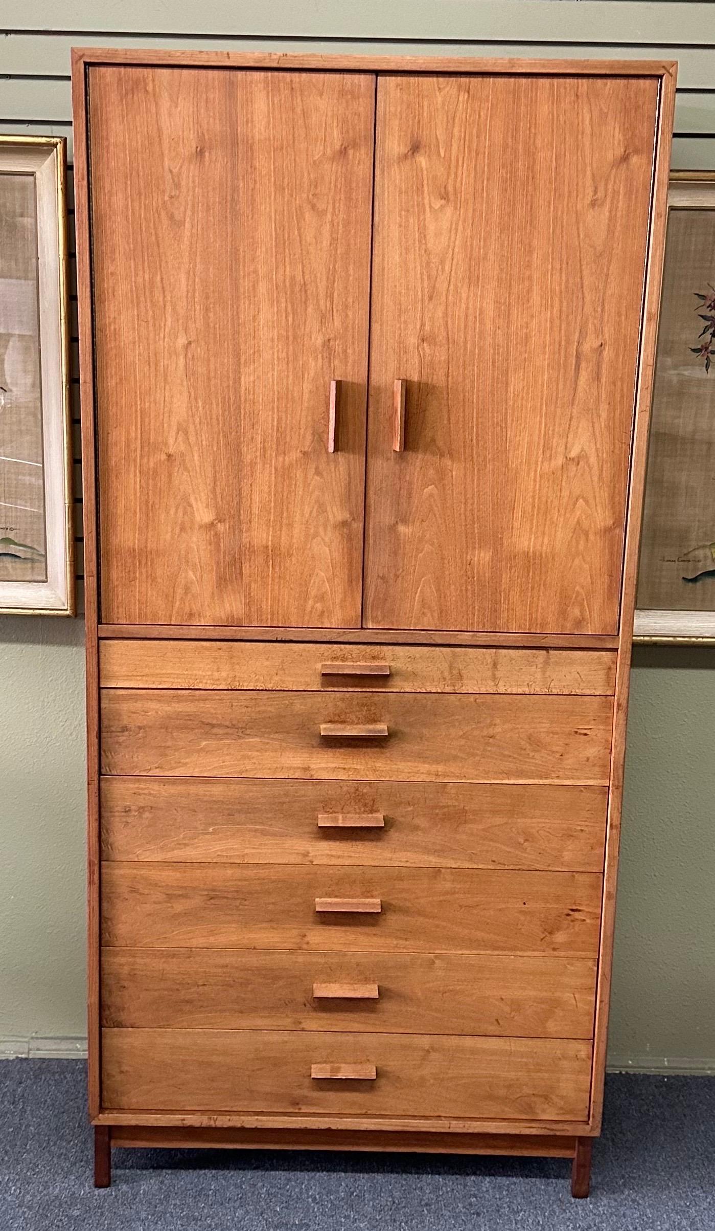 Ottone Cassettone in noce massiccio MCM di Richard Artschwager, RICHARD in vendita