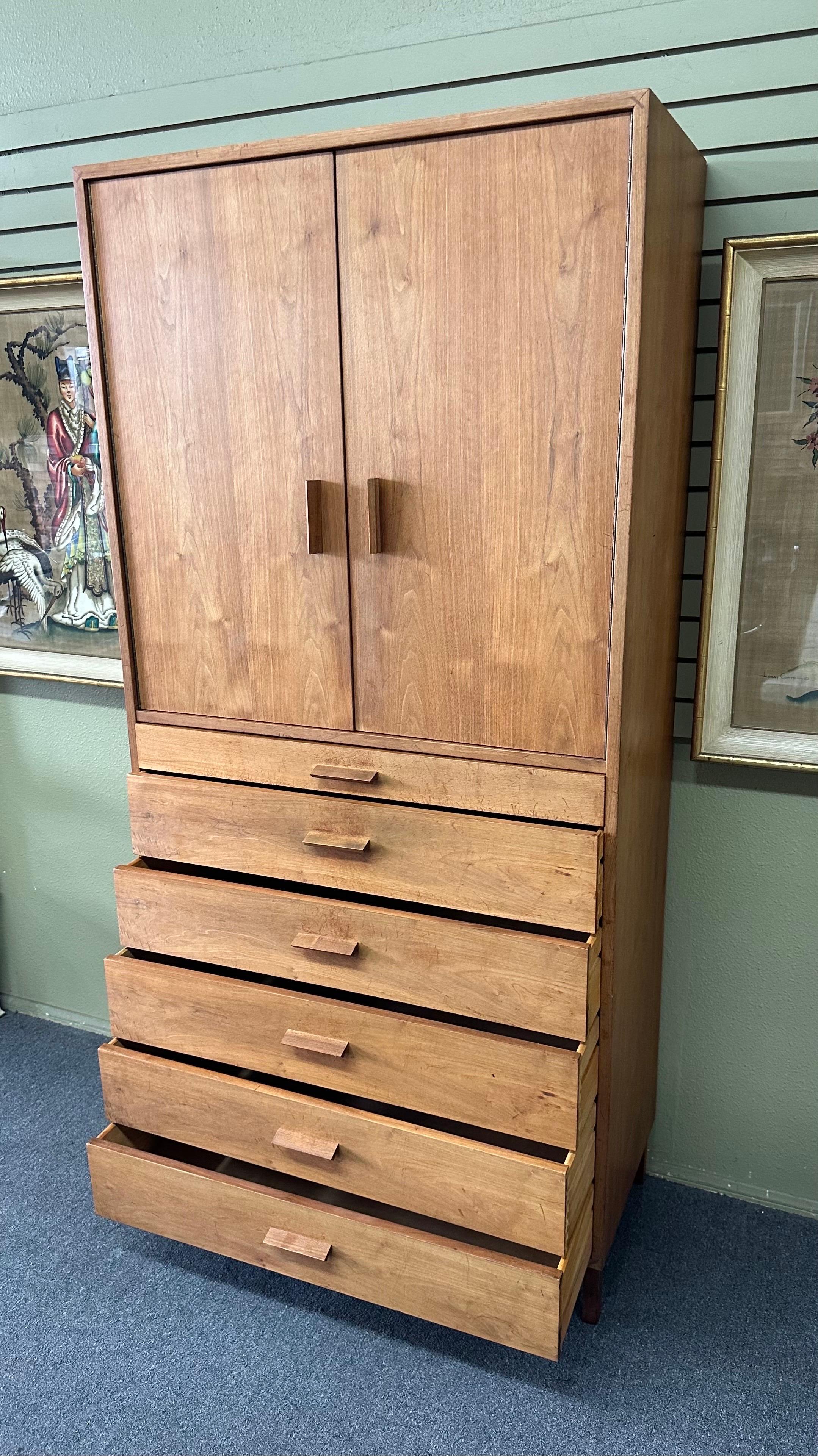 Cassettone in noce massiccio MCM di Richard Artschwager, RICHARD in vendita 2