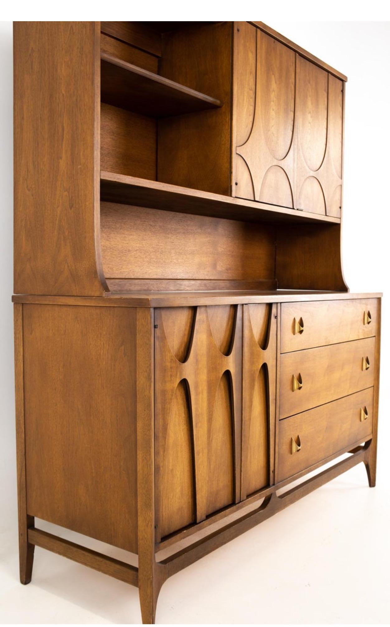 broyhill hutch