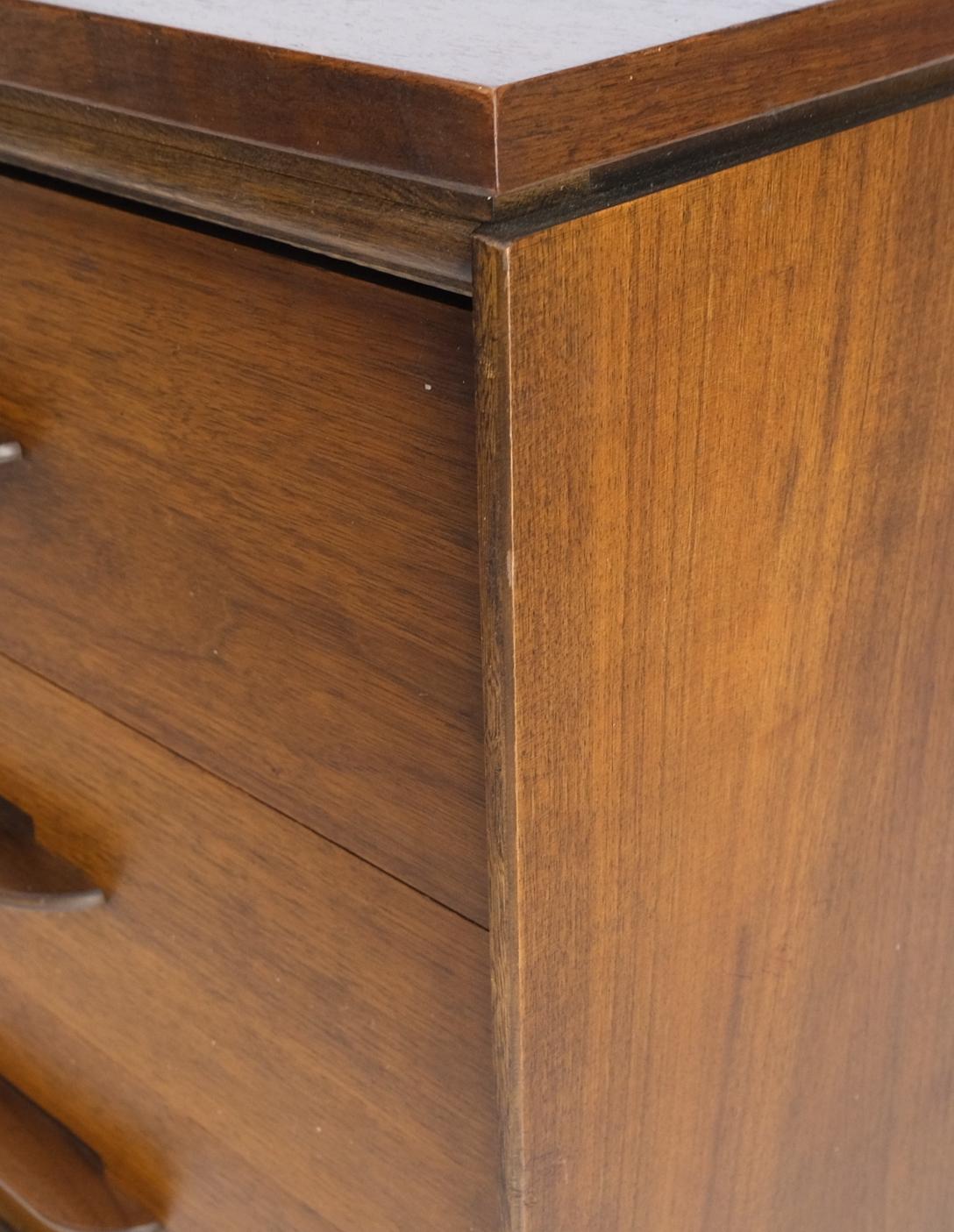 Mid-Century Modern American Medium Light Walnut 9 Drawers 2 Door Compartment Long Dresser Mint For Sale
