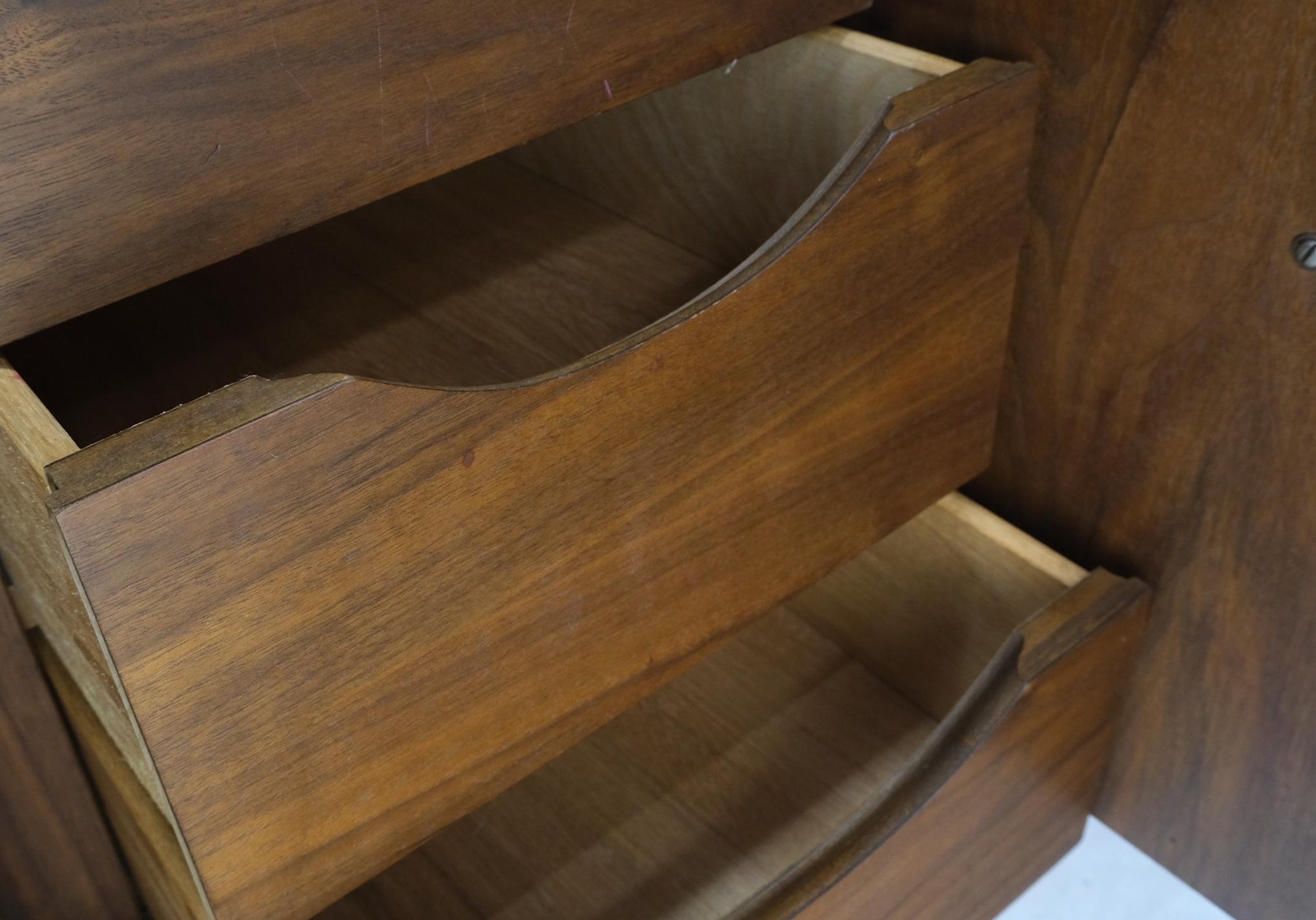 American Medium Light Walnut 9 Drawers 2 Door Compartment Long Dresser Mint In Good Condition For Sale In Rockaway, NJ