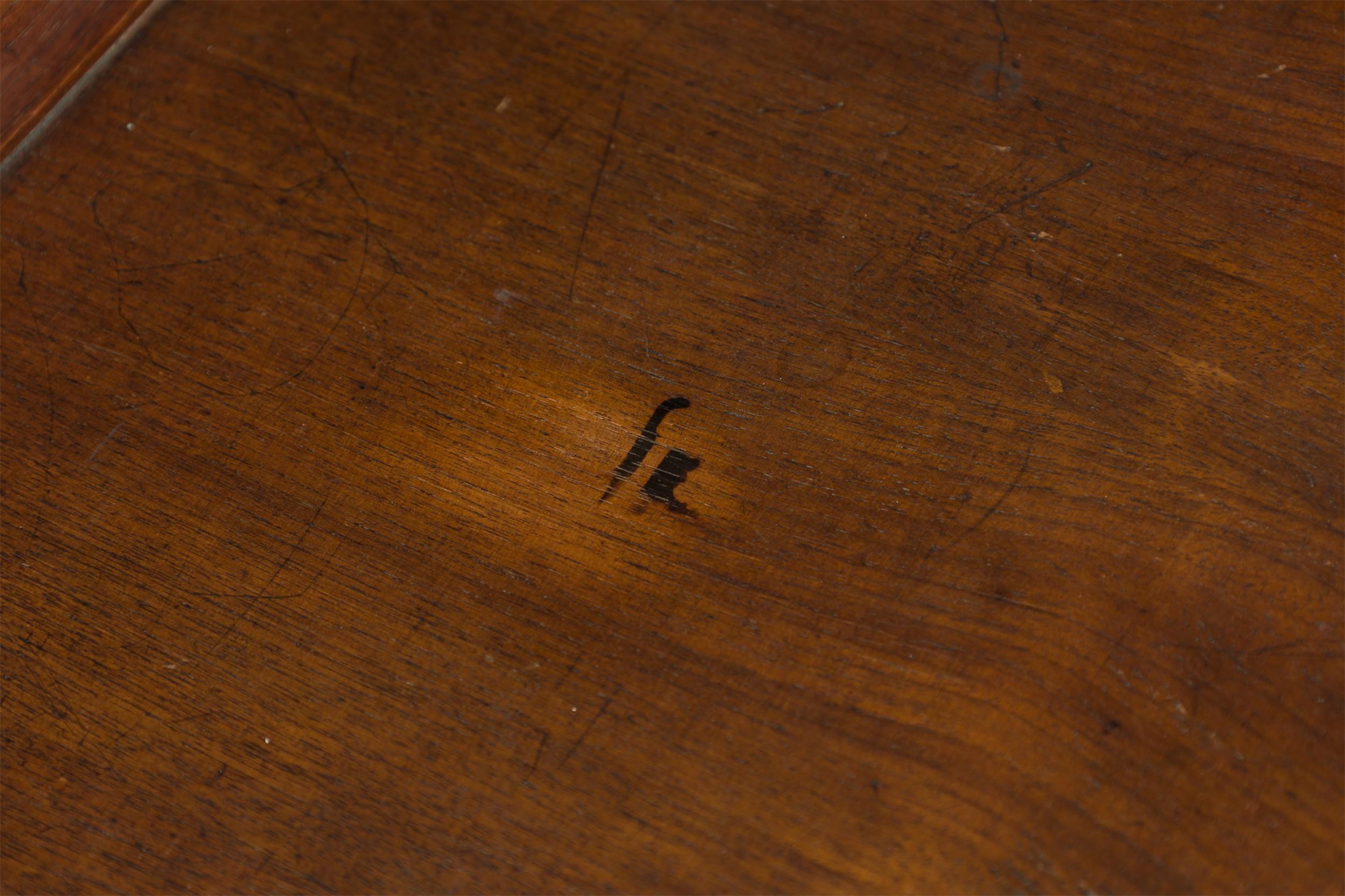 Scrivania in noce a 3 cassetti del Mid-Century americano in vendita 5