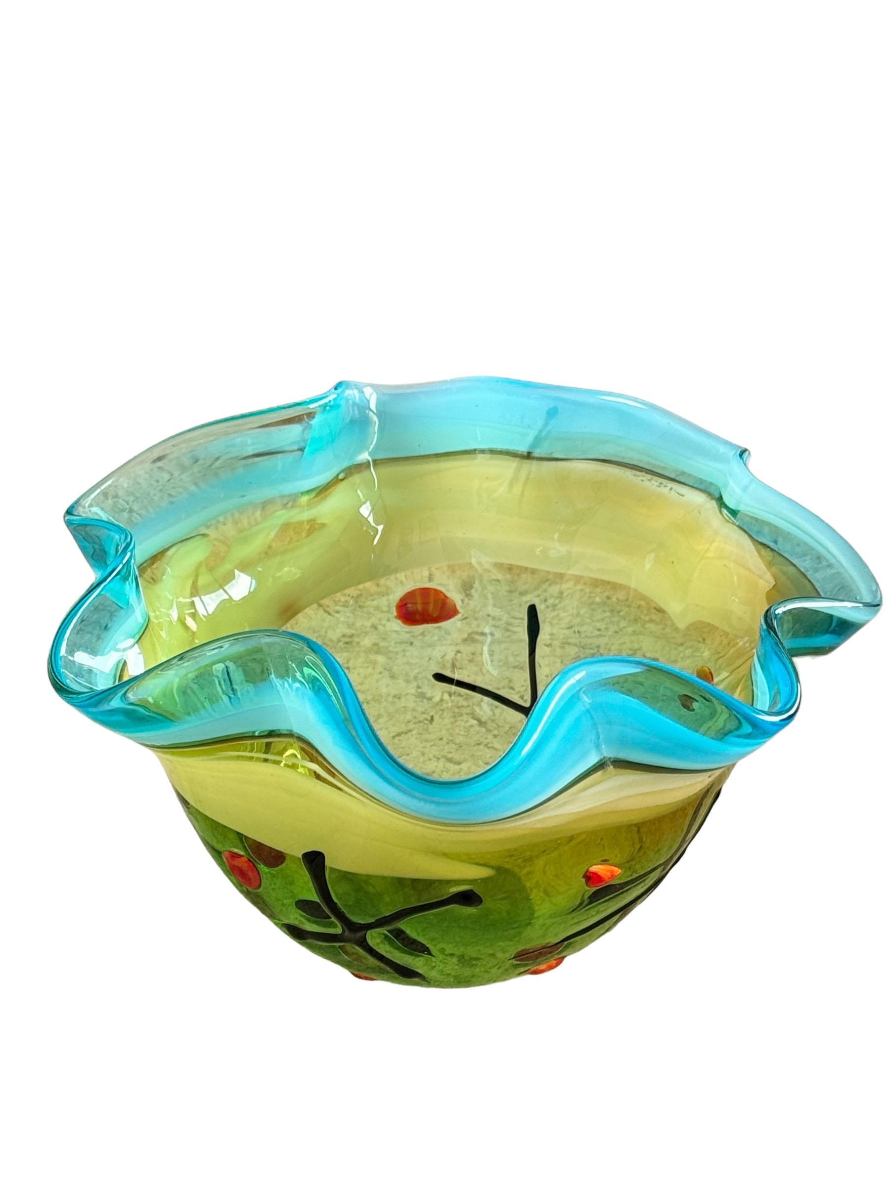American Mid Century Art Glass Bowl In Good Condition For Sale In Clearwater, FL
