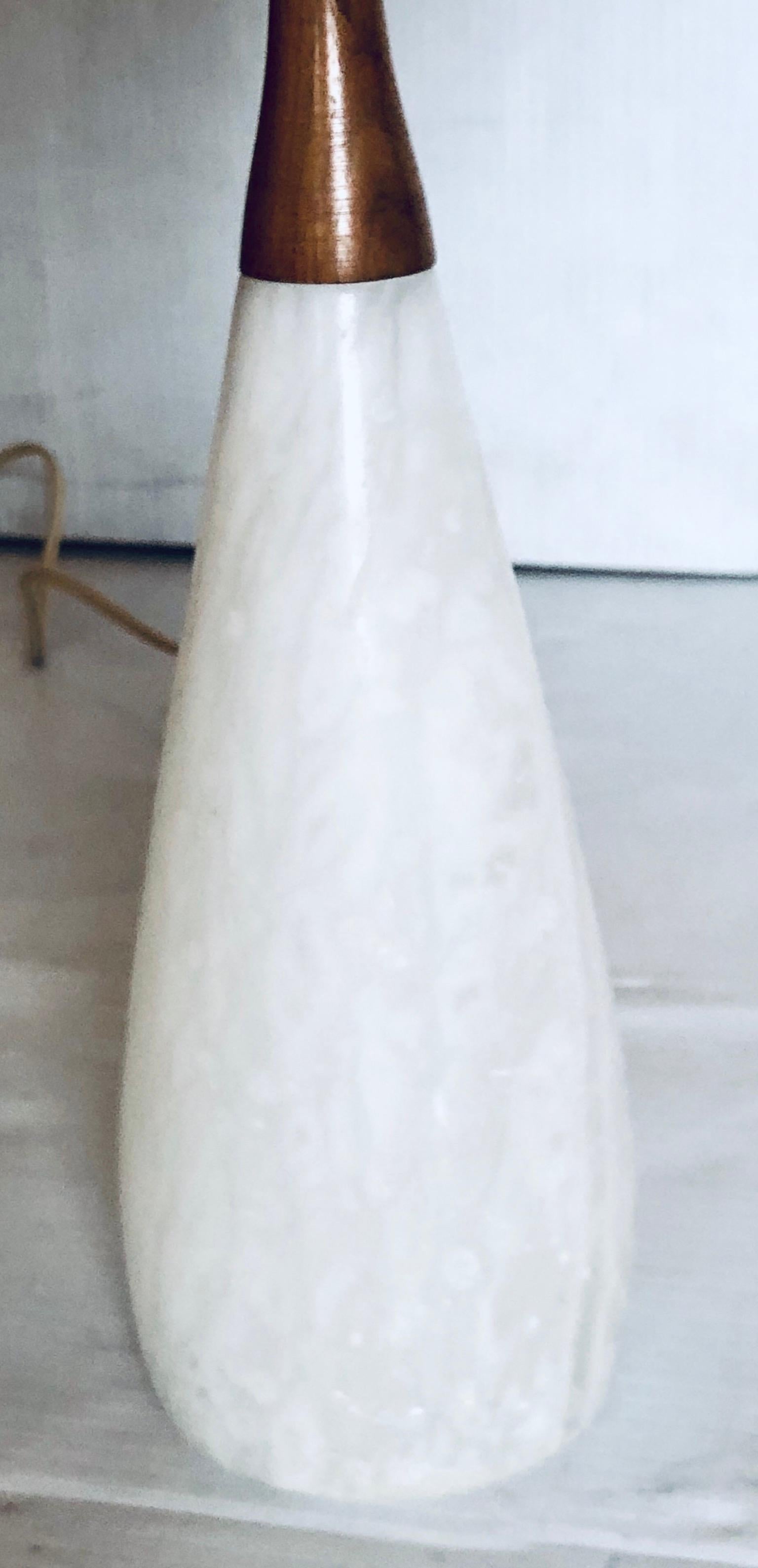 Mid-Century Modern American Midcentury Atomic Age Alabaster and Walnut Desk Table Lamp