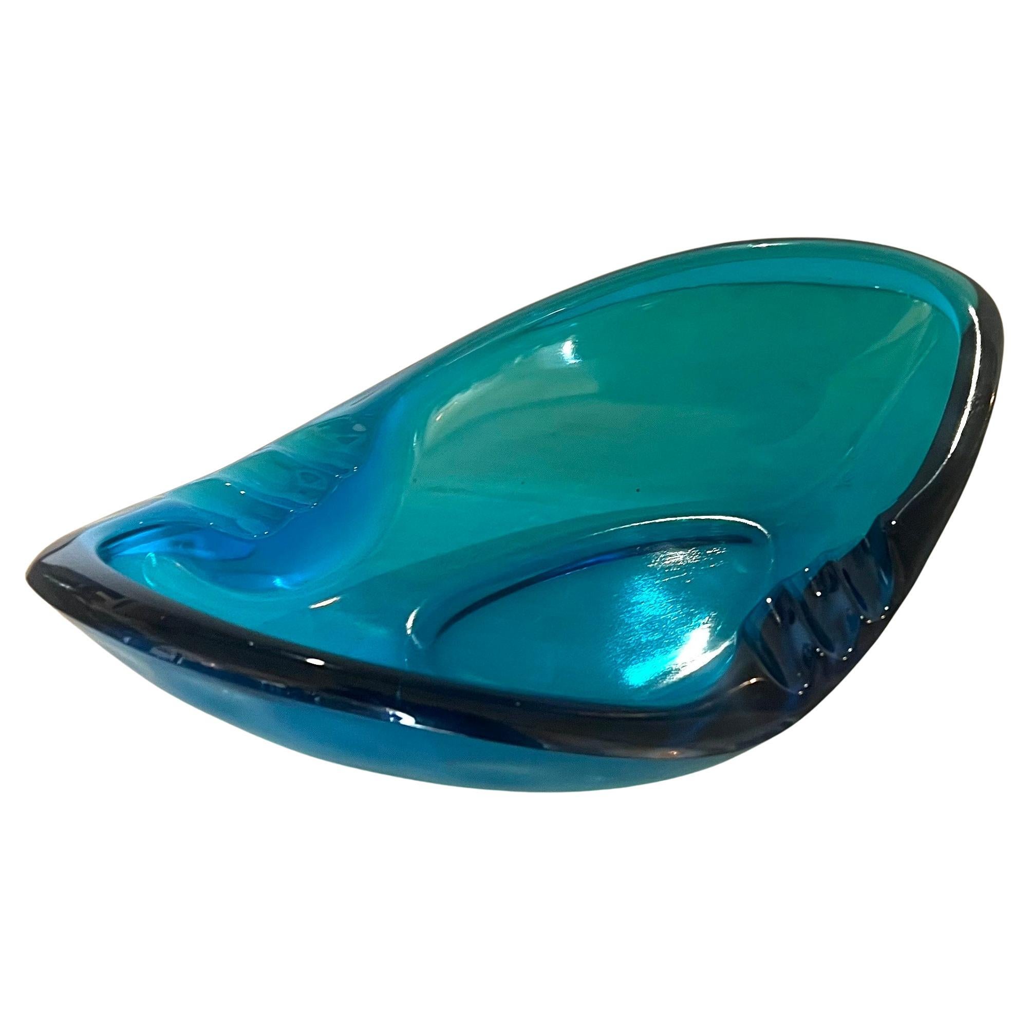 LE Smith Colonial bue freeform retro glass bowl ashtray , circa 1950's excellent condition no chips or cracks .