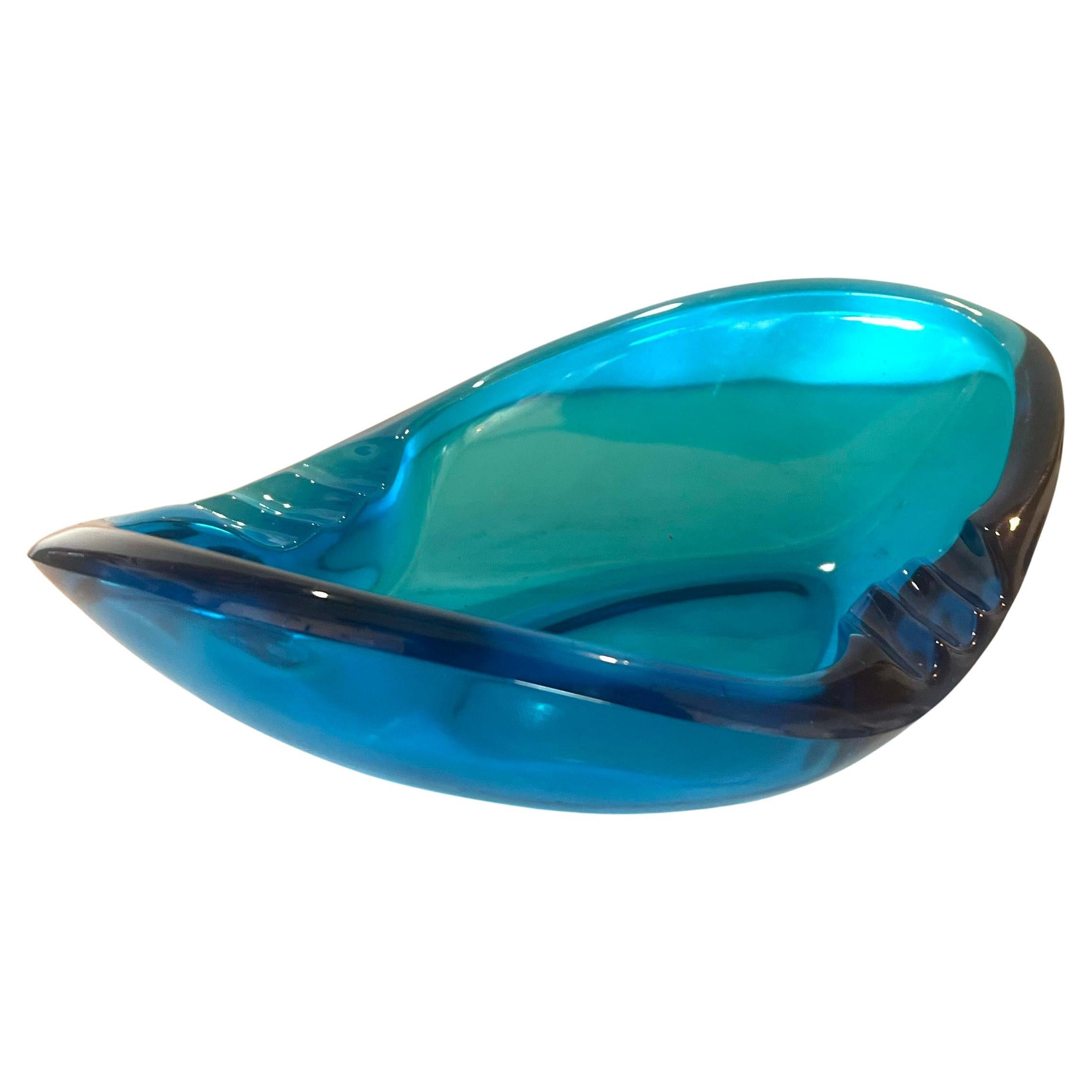 Mid-Century Modern American Mid Century Atomic age Boomerang Shape Glass Ashtray by L E  Smith