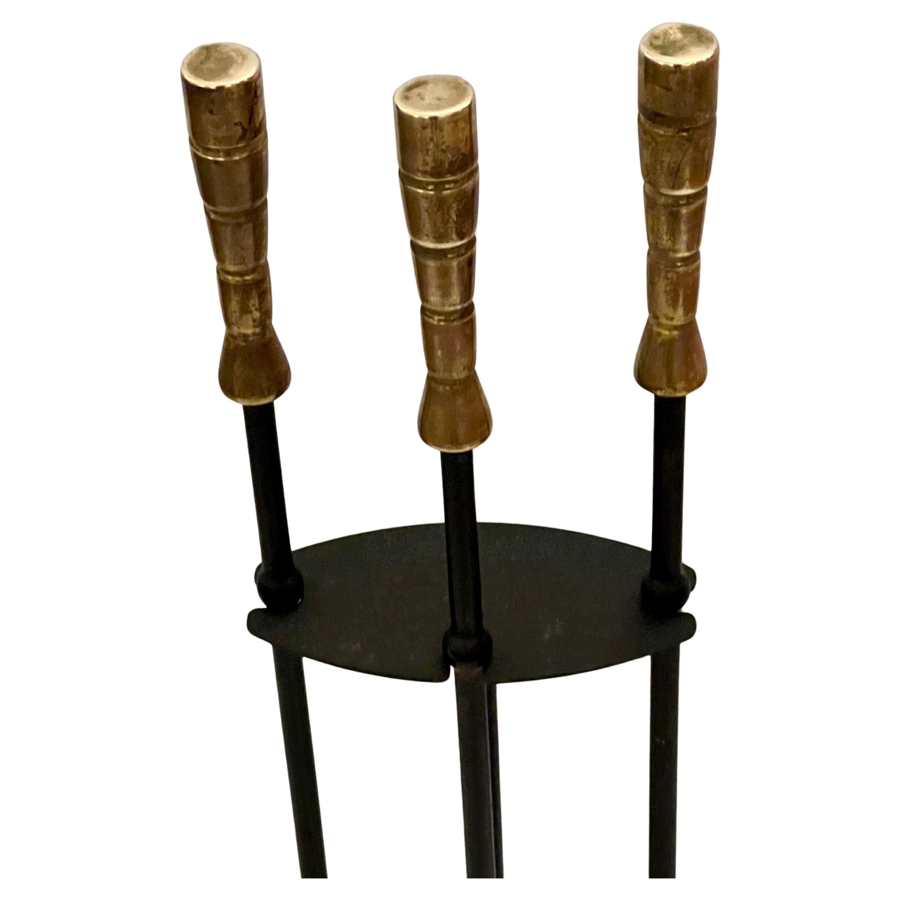 American Mid-Century Atomic Age Iron & Brass Fireplace Tools Set In Good Condition In San Diego, CA