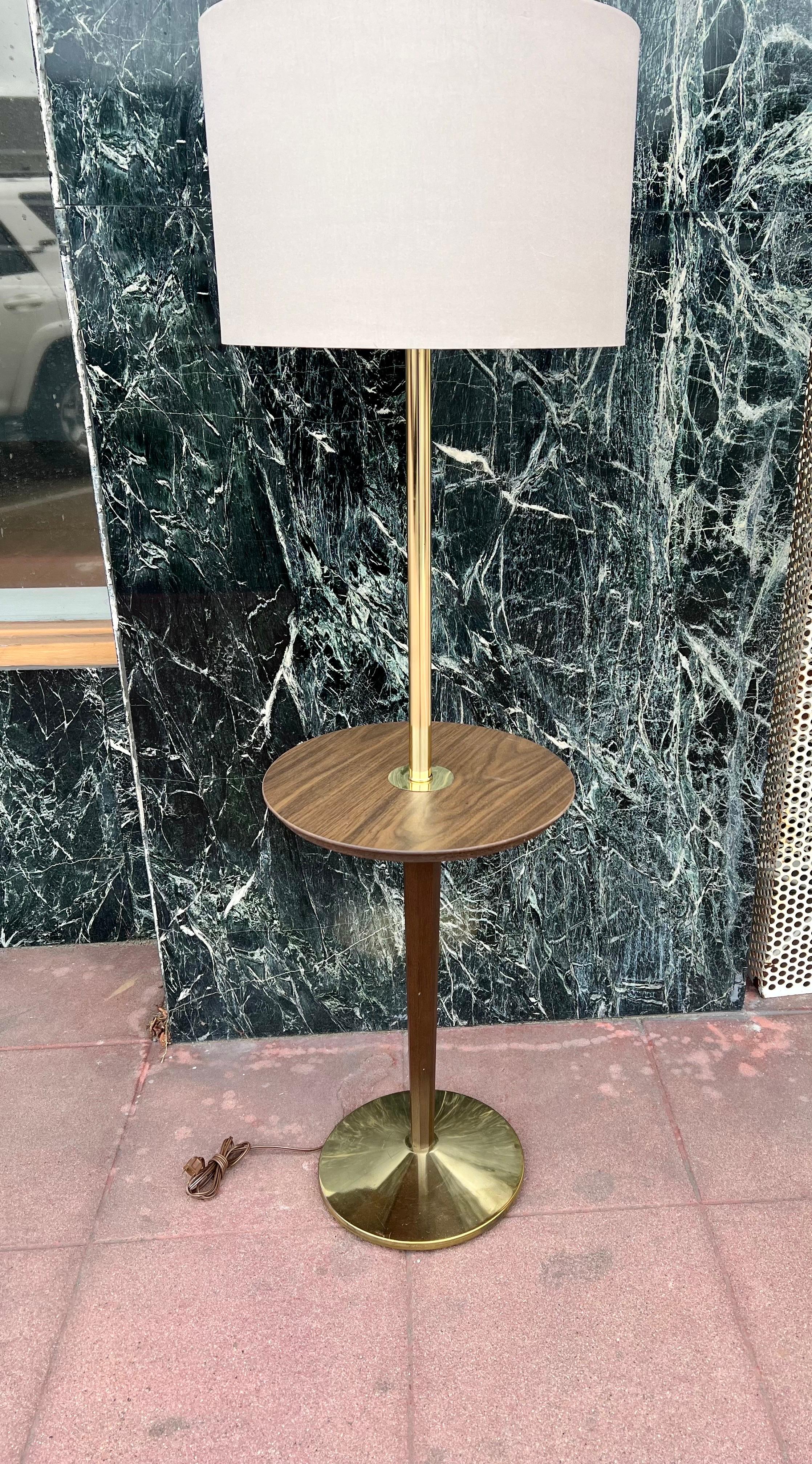 Mid-Century Modern American Mid-Century atomic Age Walnut & Brass Laminate Floor Table Lamp For Sale
