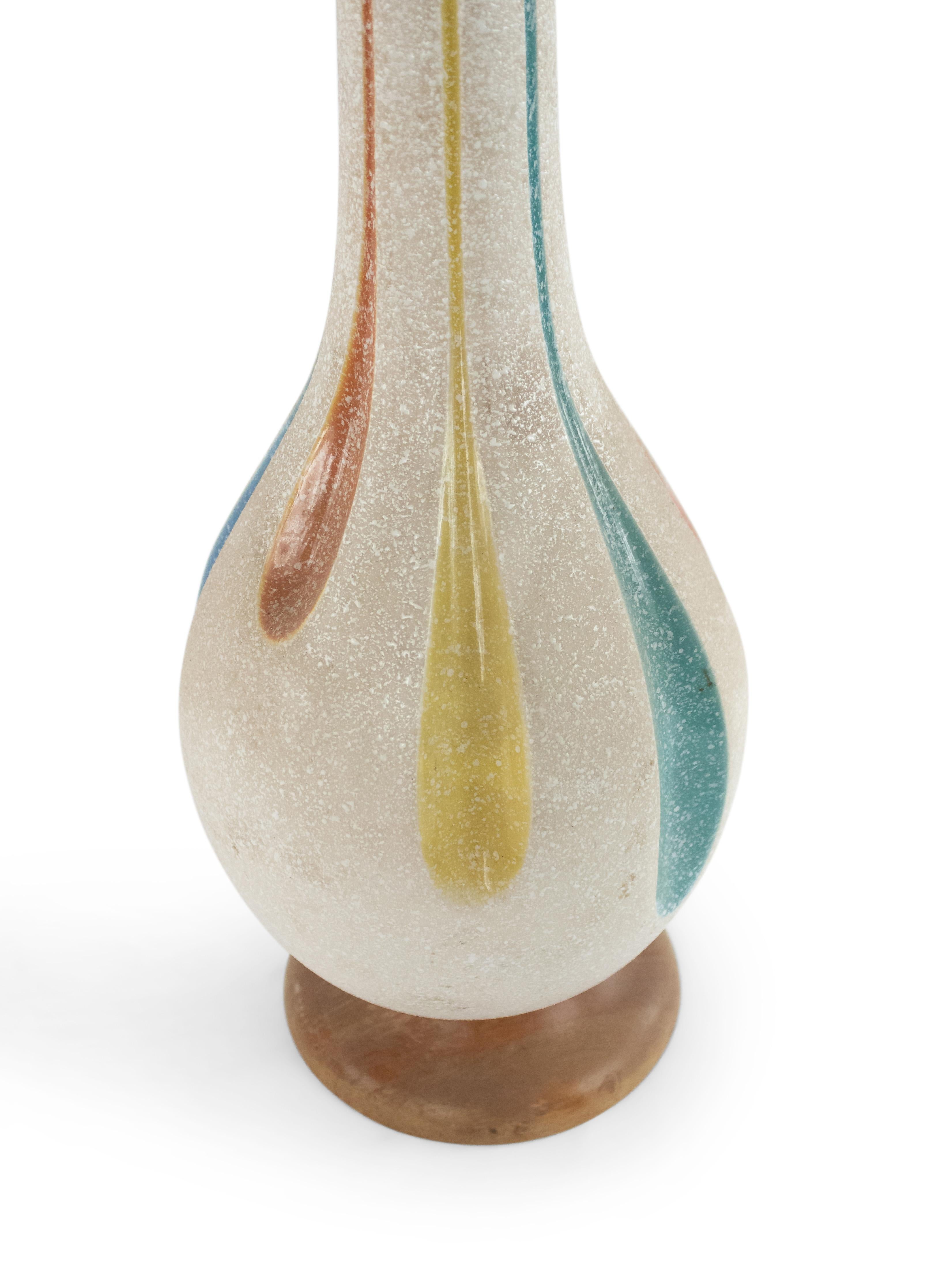 Céramique Lampe de table en porcelaine beige du milieu du siècle dernier en vente
