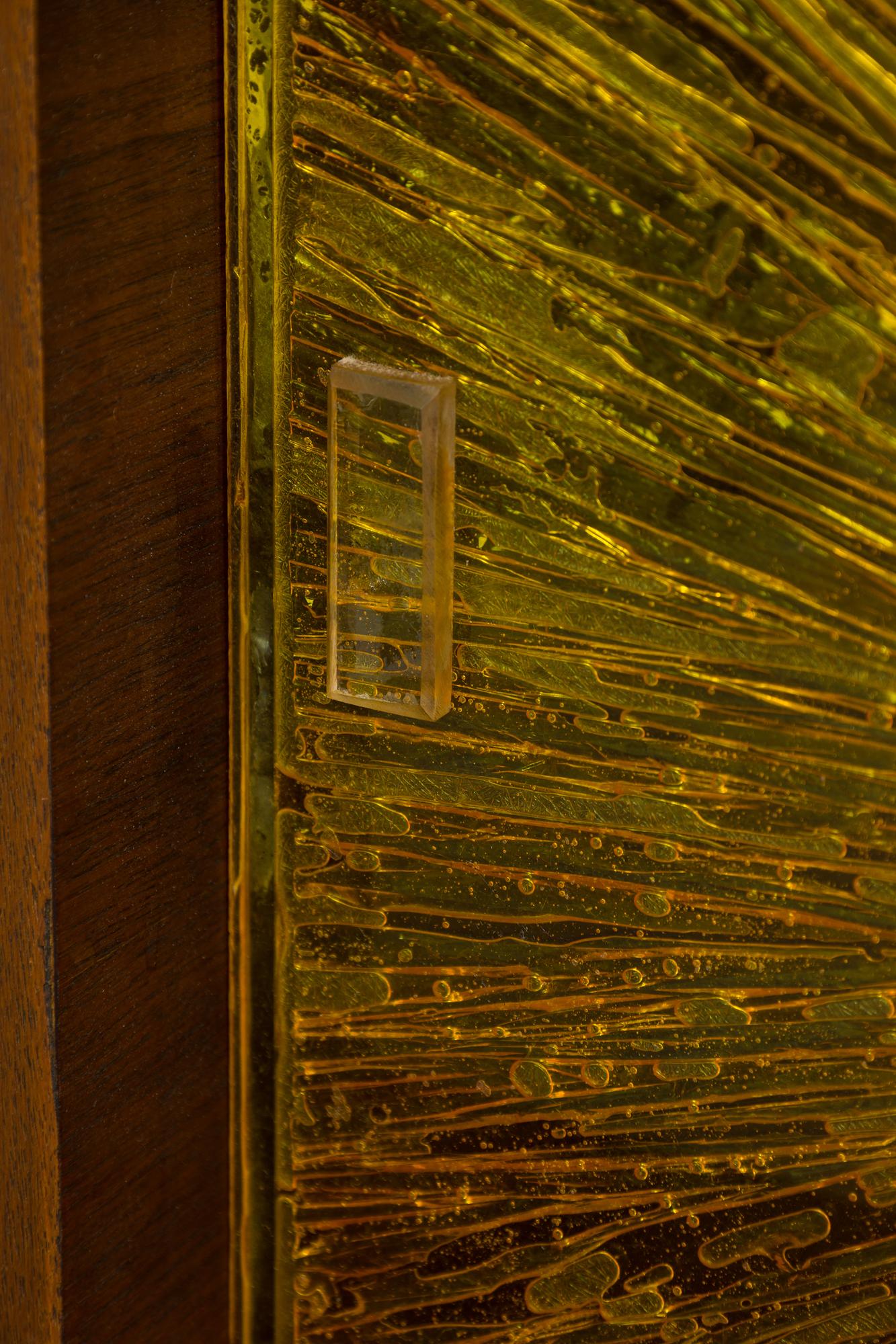 American Mid-Century brass and walnut etegere For Sale 1