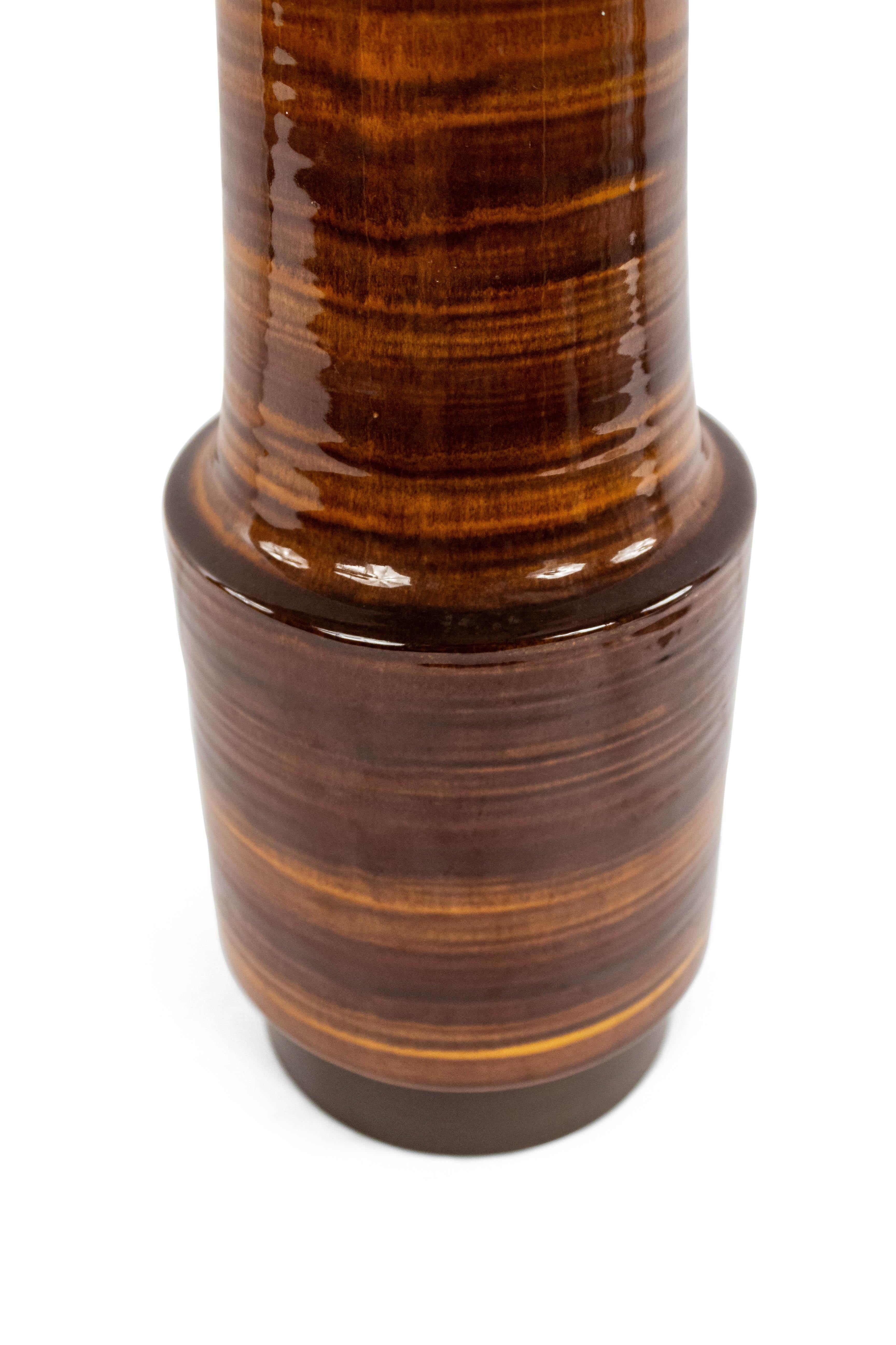 Amerikanische braune Keramik-Tischlampe aus der Mitte des Jahrhunderts (amerikanisch) im Angebot
