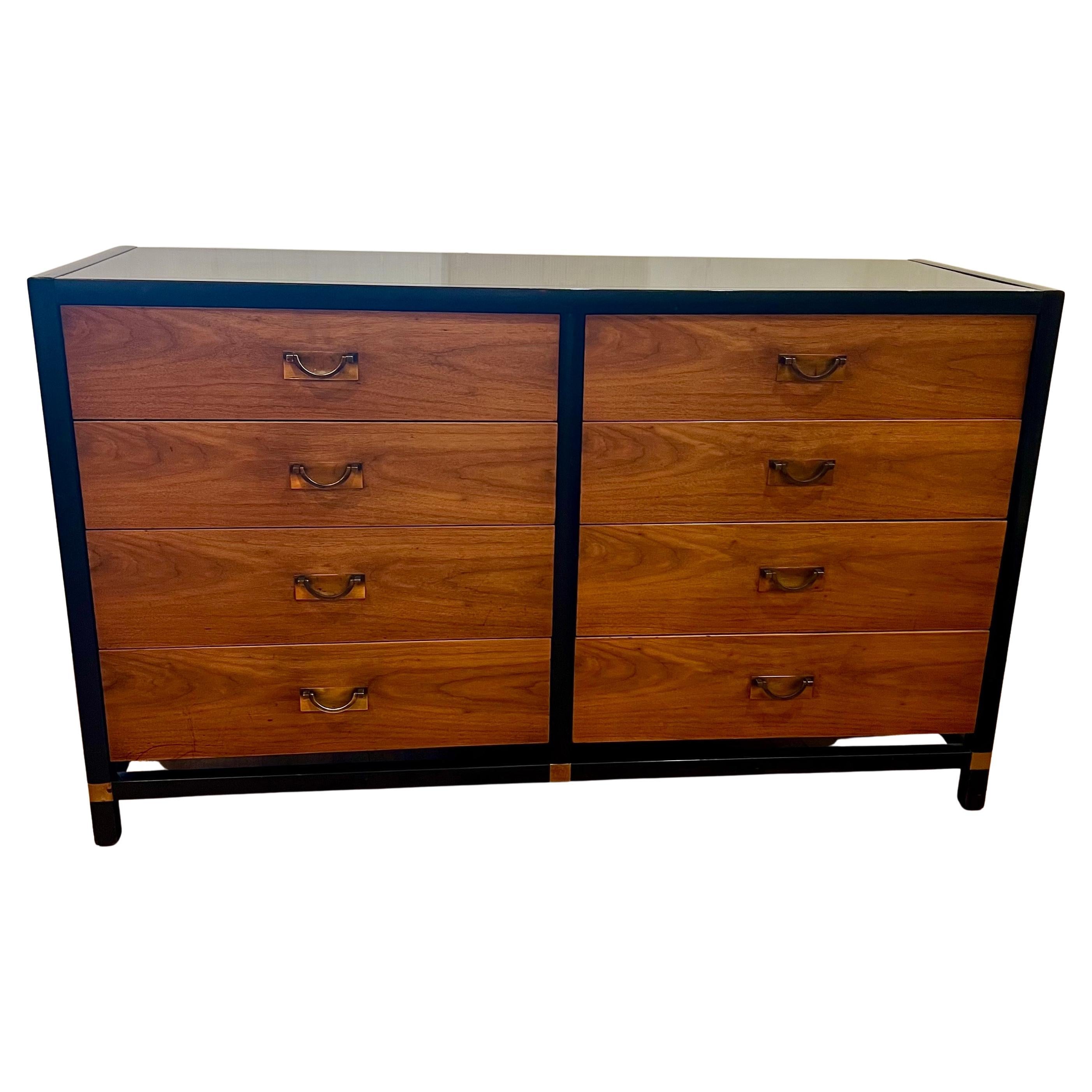 Mid-Century moderno Comò Campaigner del Mid Century americano di Hickory Manufacturing Linea Tung-Si in vendita