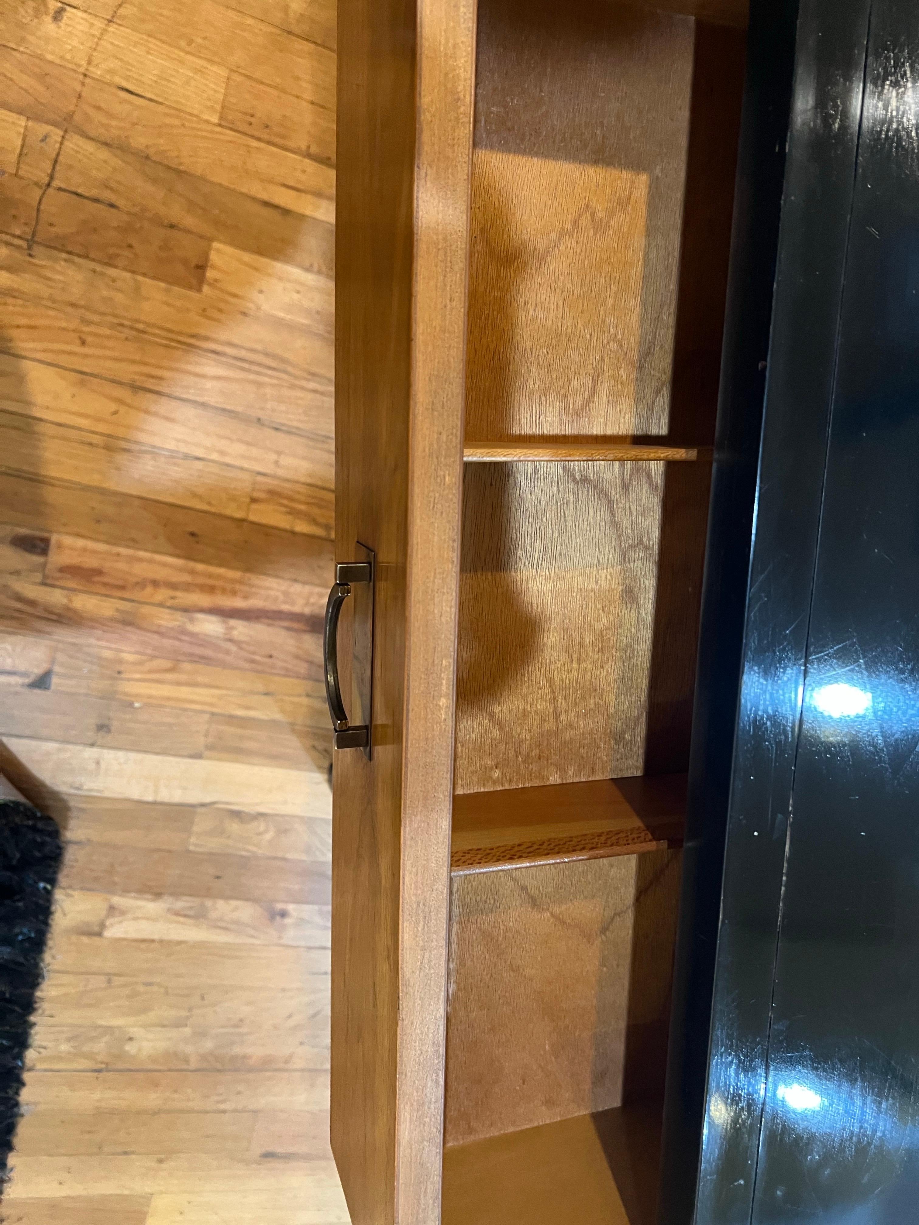 Comò Campaigner del Mid Century americano di Hickory Manufacturing Linea Tung-Si In condizioni buone in vendita a San Diego, CA