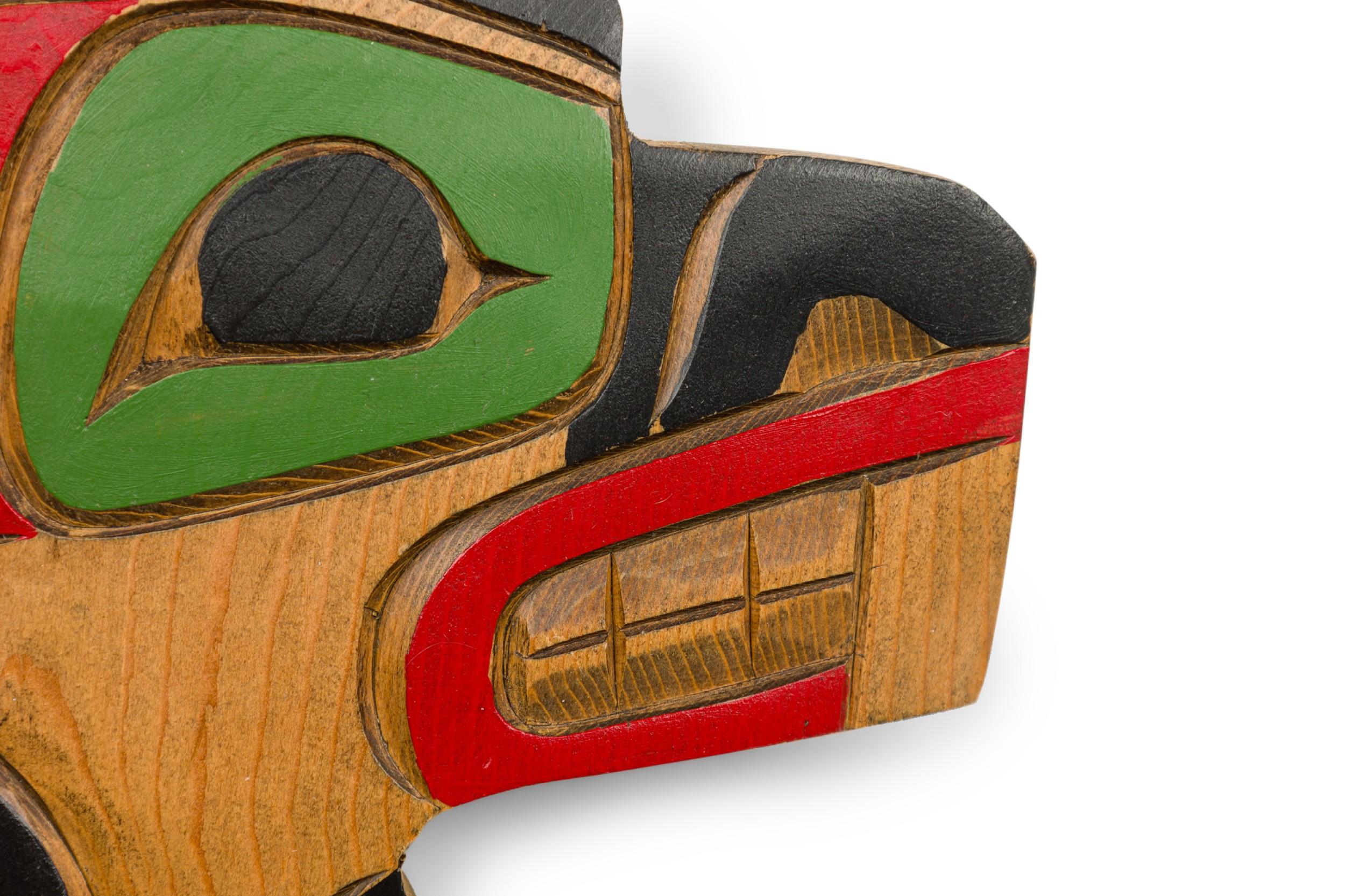 Amerikanische Mitte des Jahrhunderts geschnitzt und bemalt Kwakiutl Wandtafel eines Bibers (Moderne der Mitte des Jahrhunderts) im Angebot