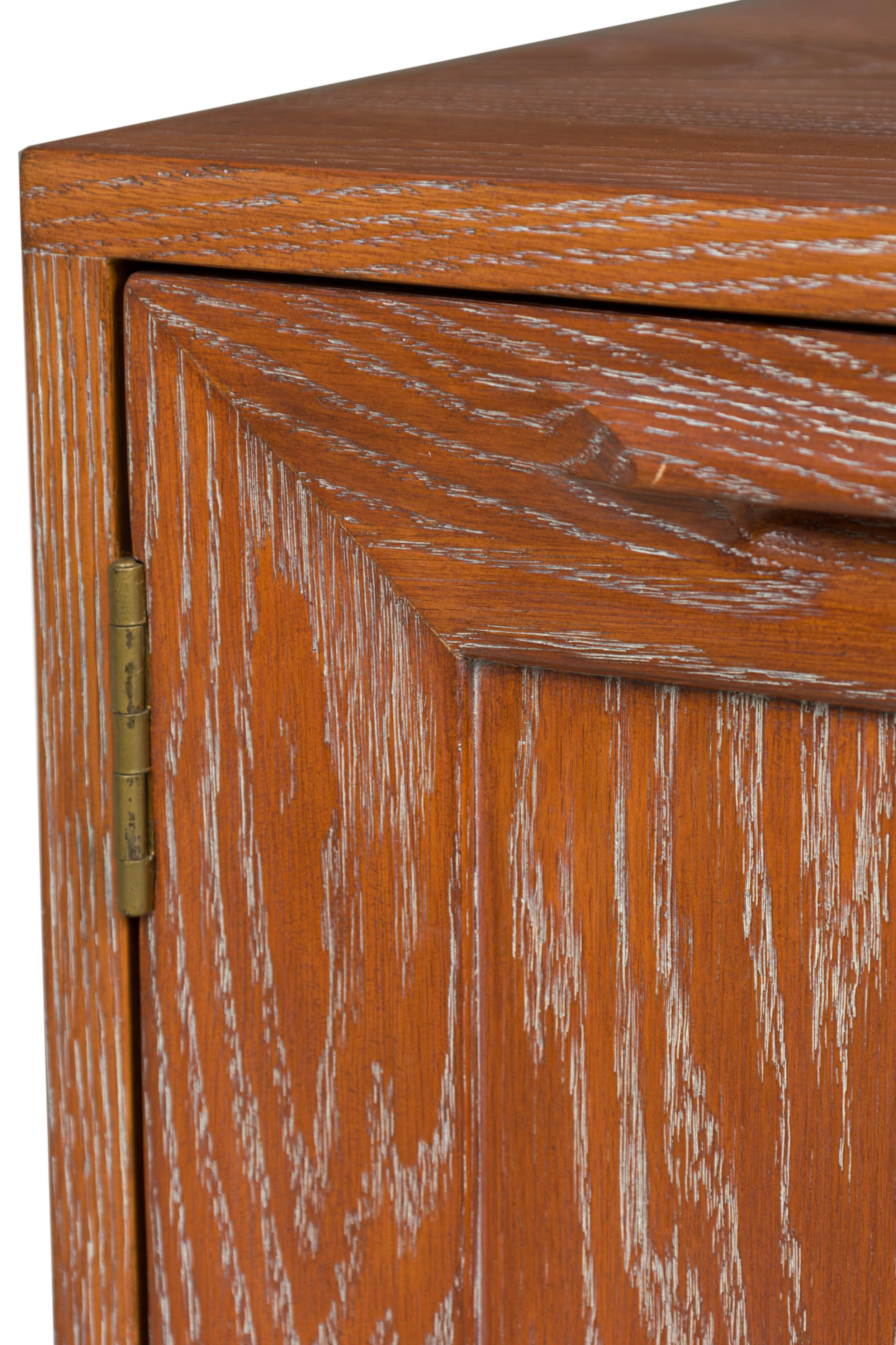 Credenza americana de cuatro cajones de roble cerúleo de mediados de siglo en venta 3