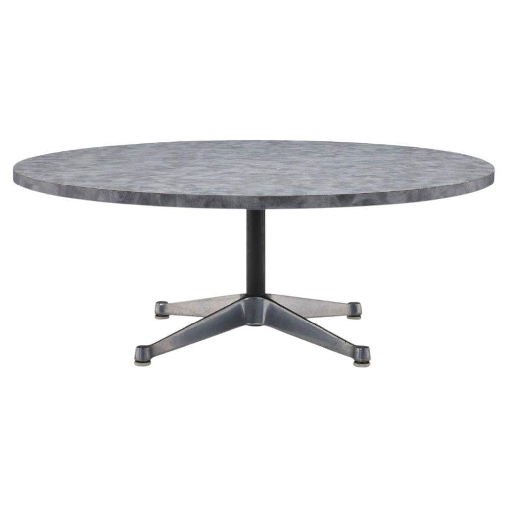 Mesa de centro americana de mediados de siglo Charles and Ray Eames con base de contrato en venta