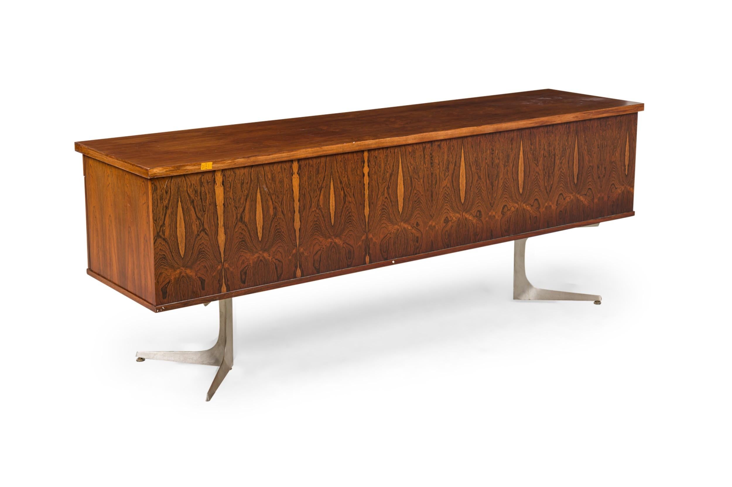 Americano Credenza americana di metà secolo in legno di ciliegio in vendita