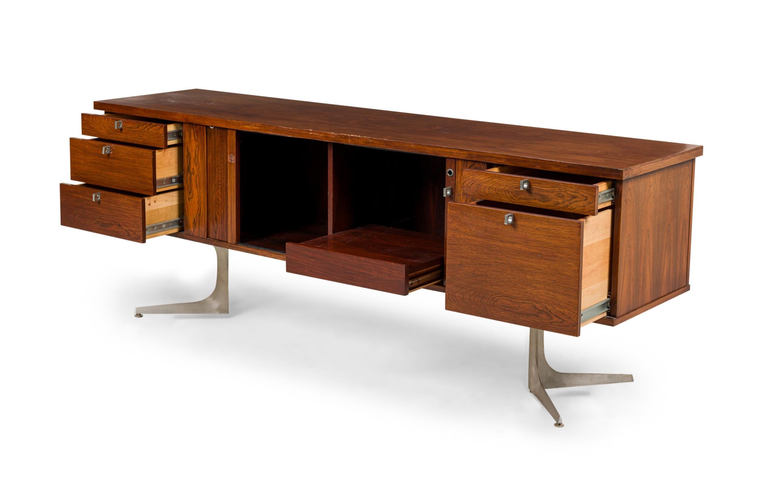Credenza americana di metà secolo in legno di ciliegio In condizioni buone in vendita a Queens, NY