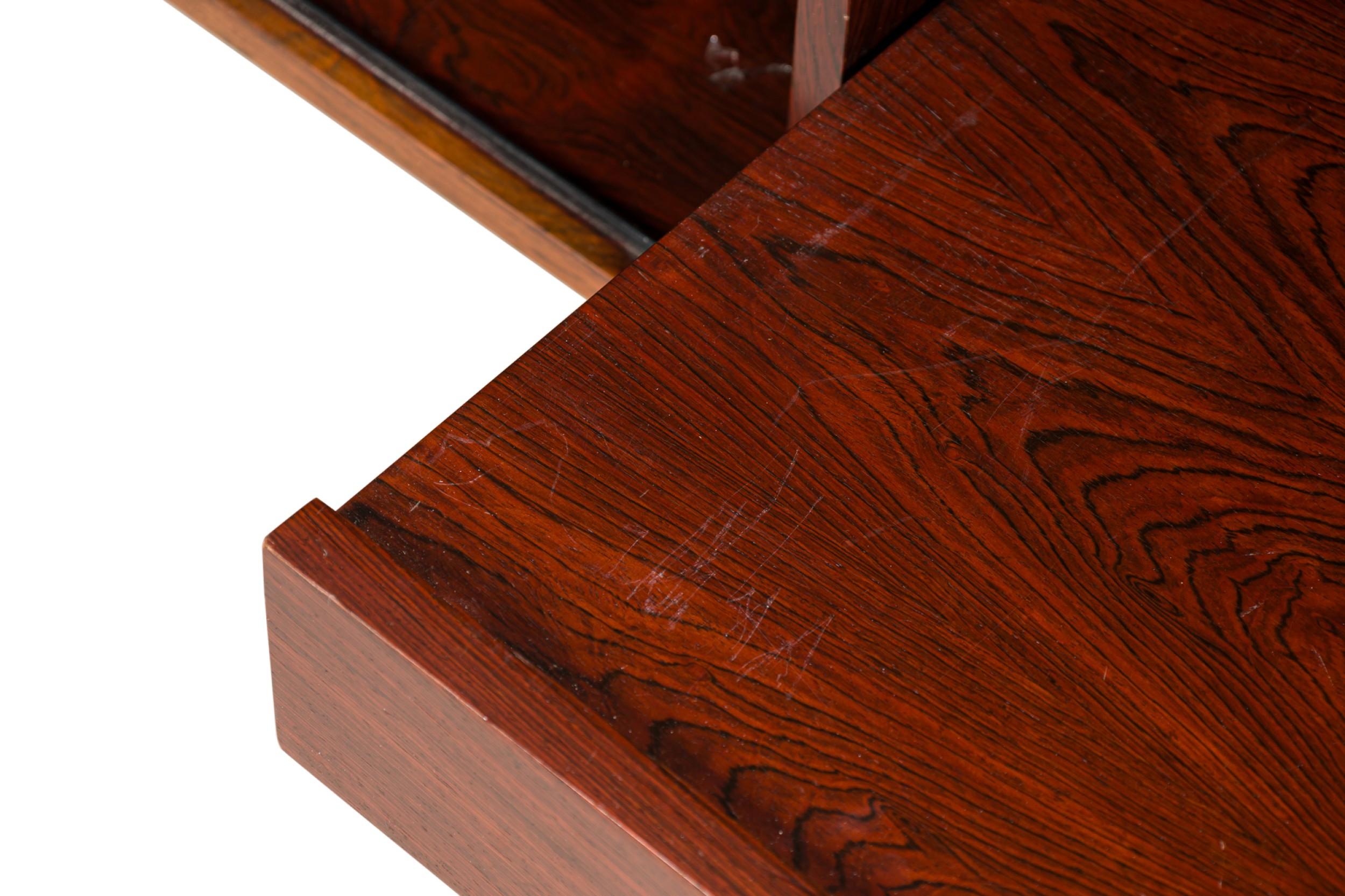 Credenza americana di metà secolo in legno di ciliegio in vendita 1