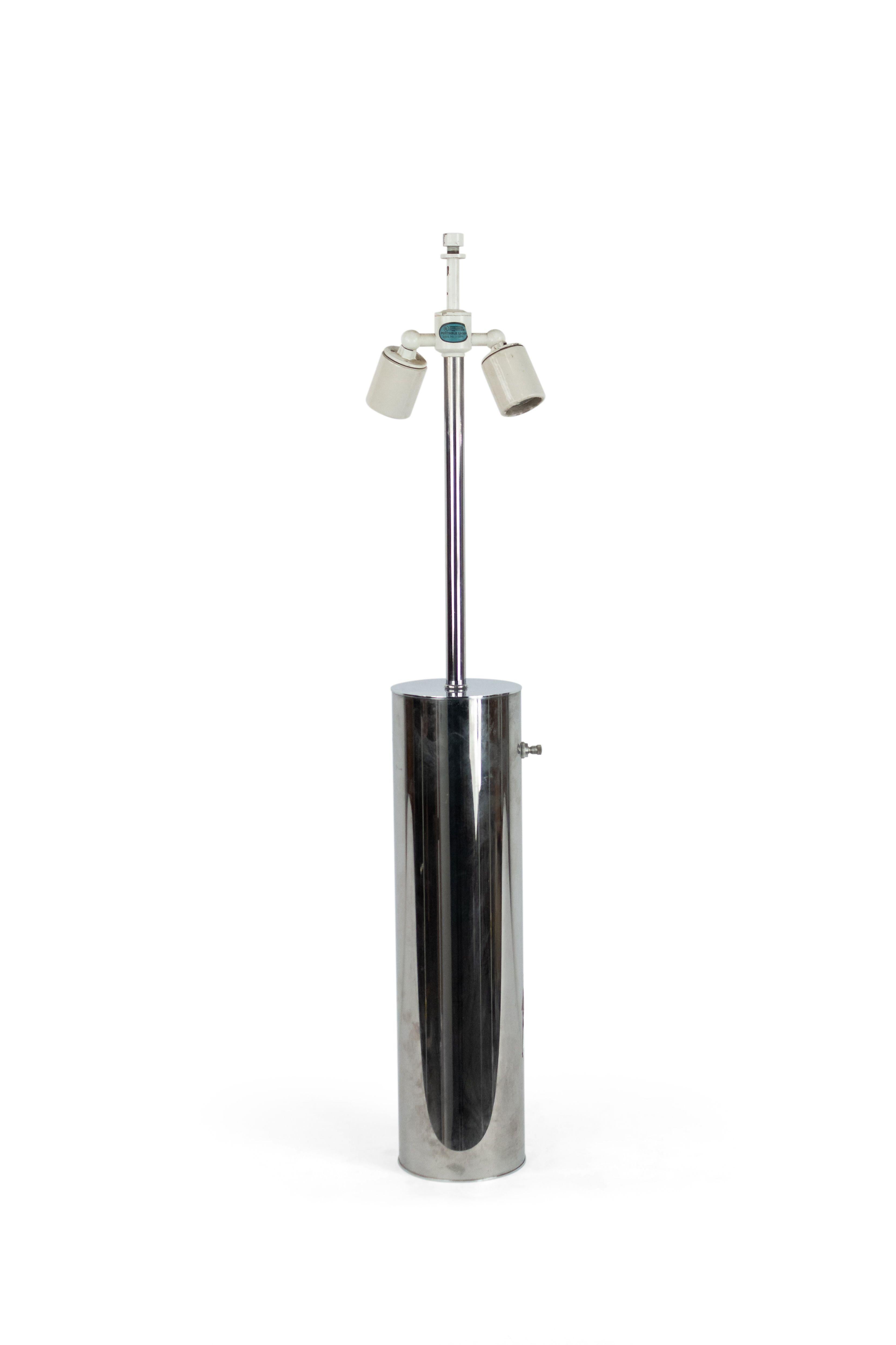 Lampe de bureau américaine chromée mi-siècle moderne Bon état - En vente à New York, NY