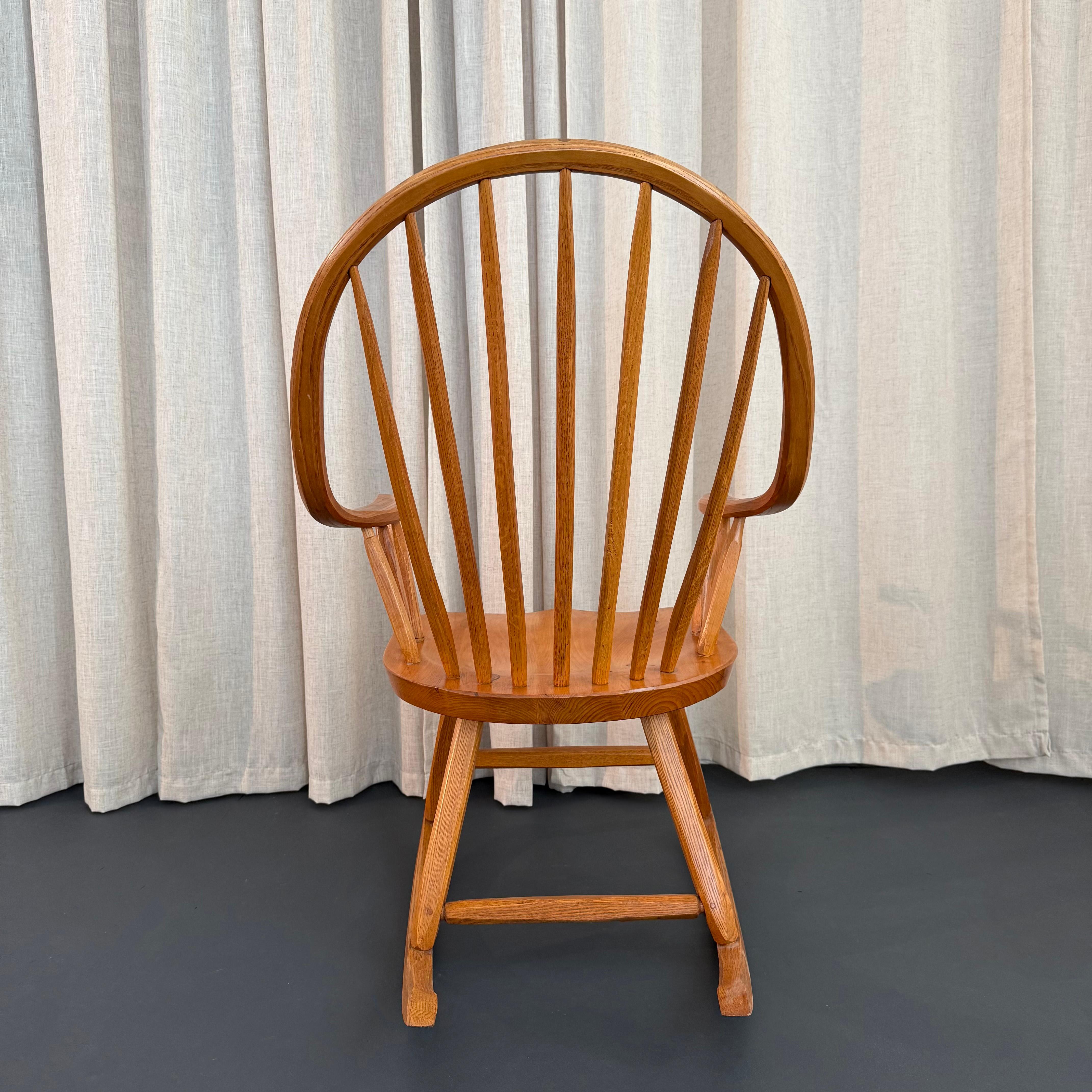 Amerikanischer Mid-Century Craftsman Continuous Bow Schaukelstuhl im Zustand „Gut“ im Angebot in Brooklyn, NY