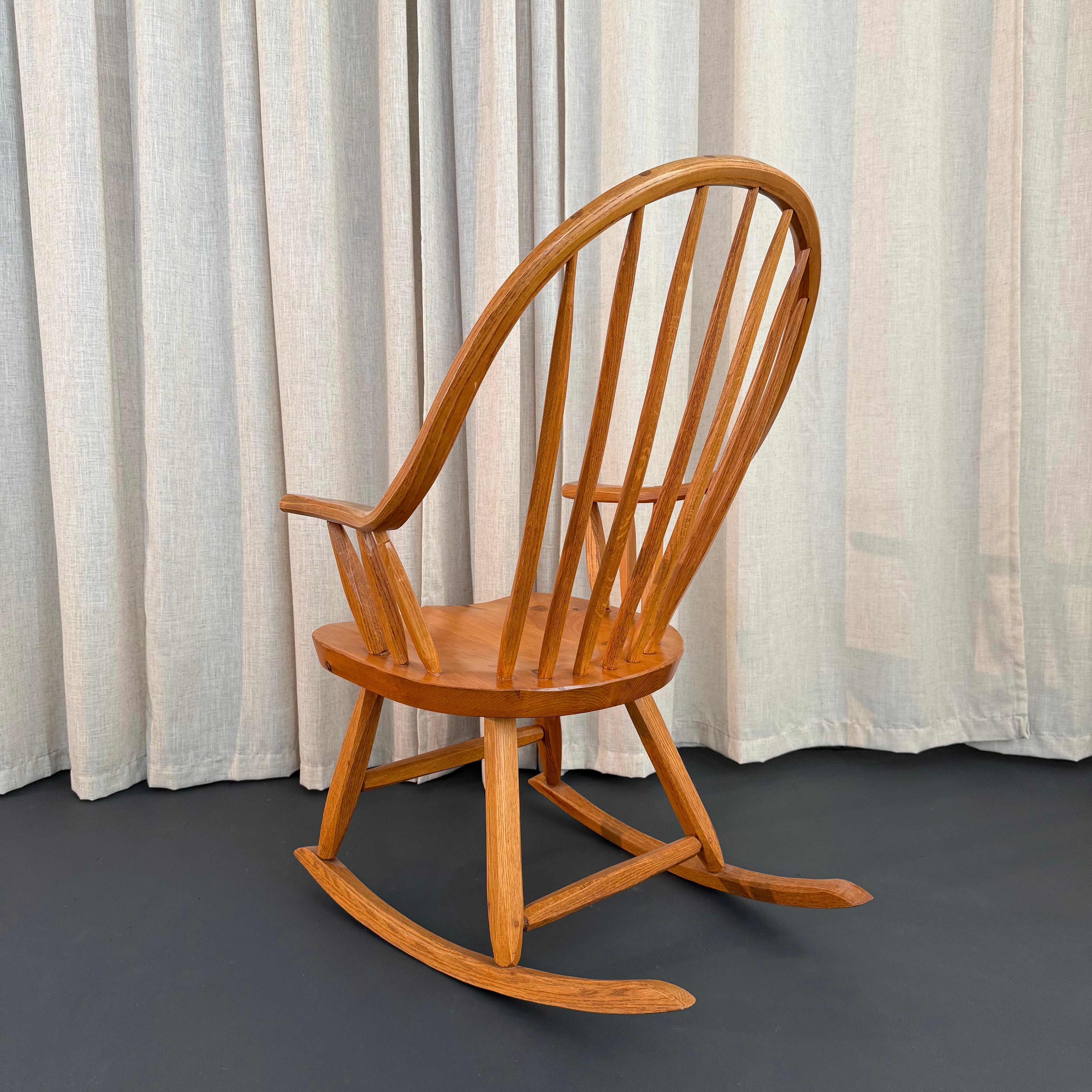 Amerikanischer Mid-Century Craftsman Continuous Bow Schaukelstuhl im Angebot 1