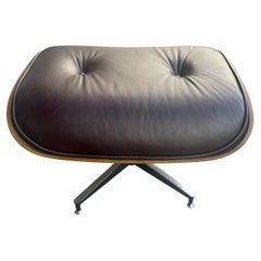 Pouf Eames in noce e pelle del Mid Century americano