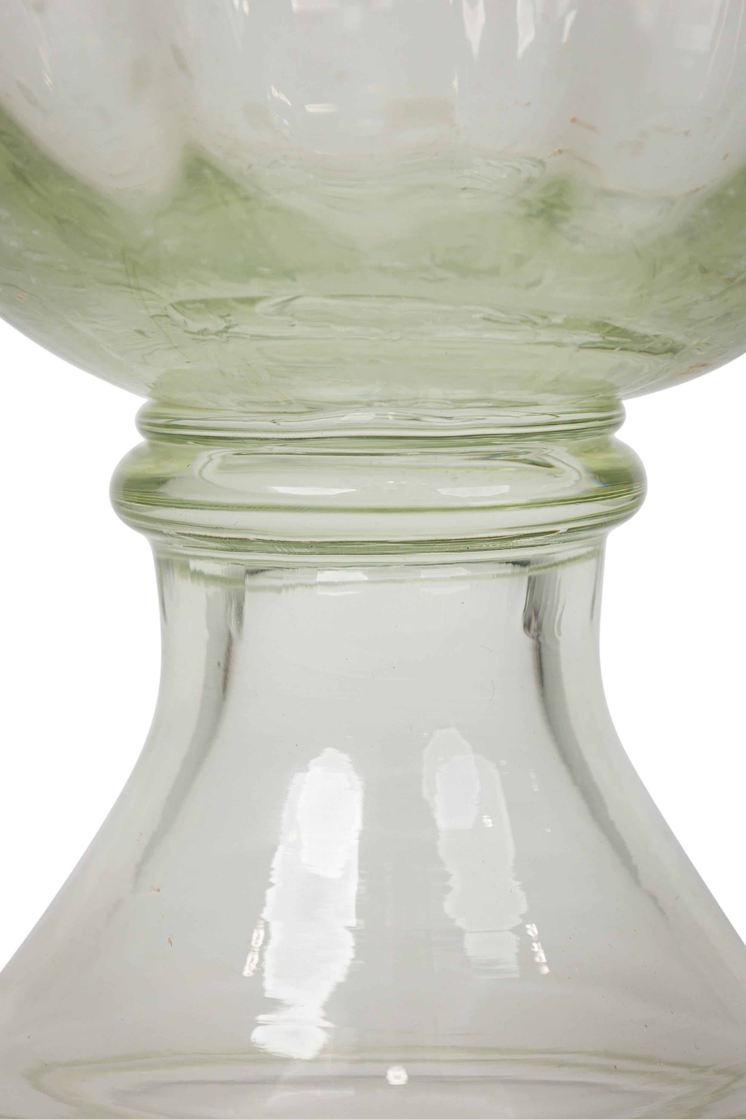 American Mid-Century Fluted Large  Vase In condizioni buone in vendita a Queens, NY