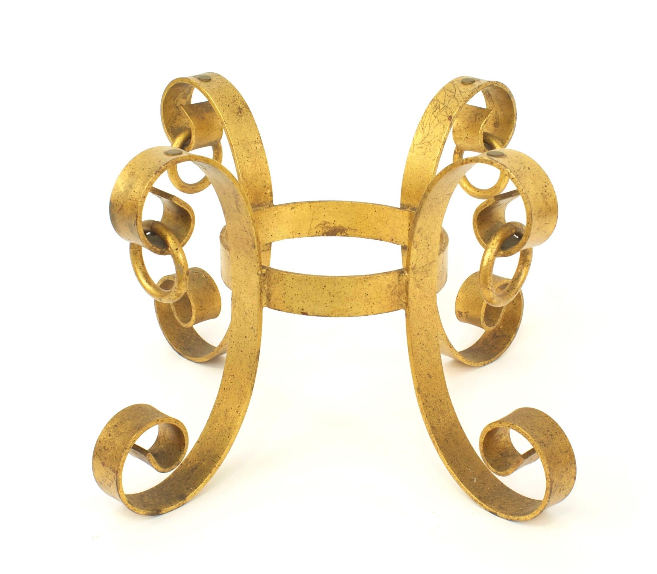 Amerikanische Beistelltische aus vergoldetem Eisen und Glas aus der Mitte des Jahrhunderts (Moderne der Mitte des Jahrhunderts) im Angebot