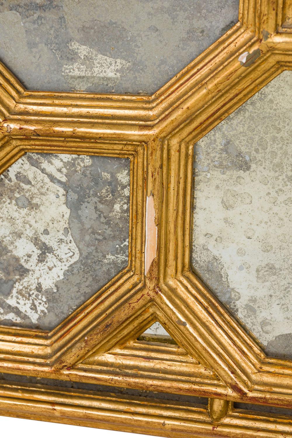 Amerikanischer vergoldeter Wandspiegel aus der Jahrhundertmitte mit geometrischem Rahmen (Vergoldet) im Angebot