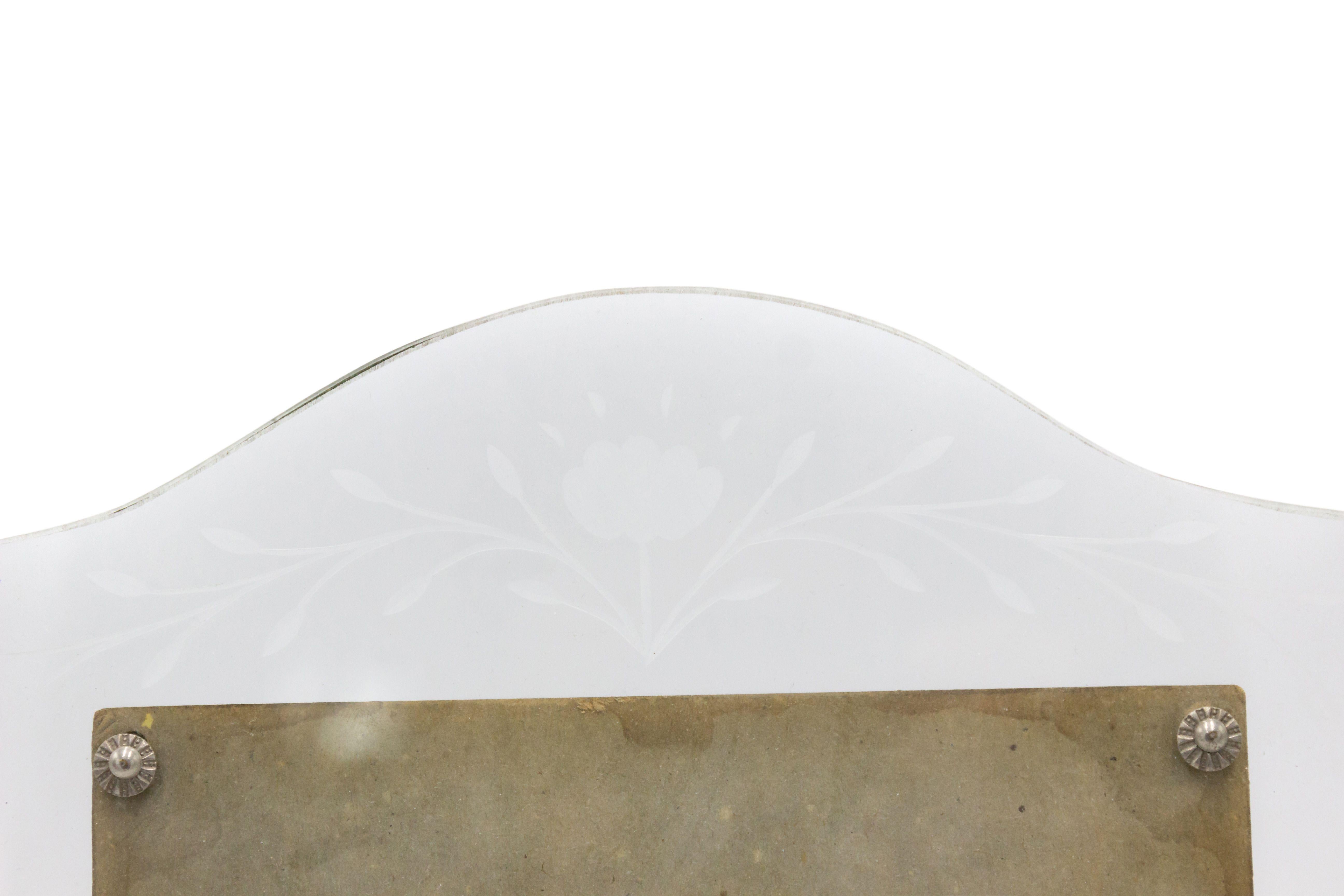 Cornice da cavalletto in vetro della metà del secolo scorso (anni '40) con parte superiore ad arco e disegno floreale inciso agli angoli.