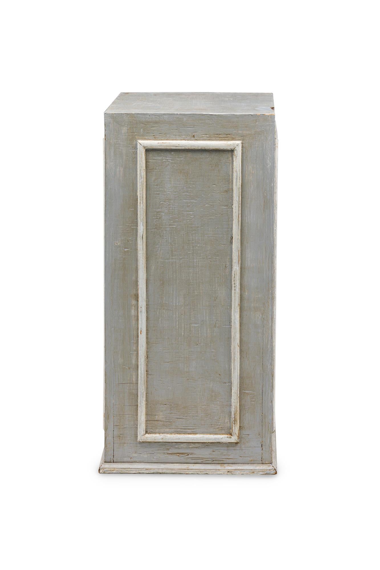 Mid-Century Modern American Mid-Century Grey Painted Pedestal For Sale