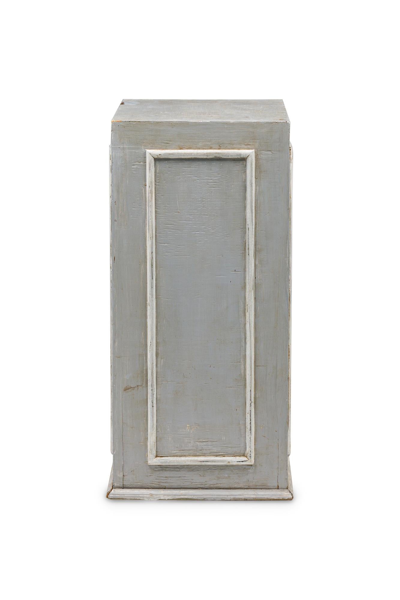 American Mid-Century Grey Painted Pedestal In Good Condition For Sale In Queens, NY