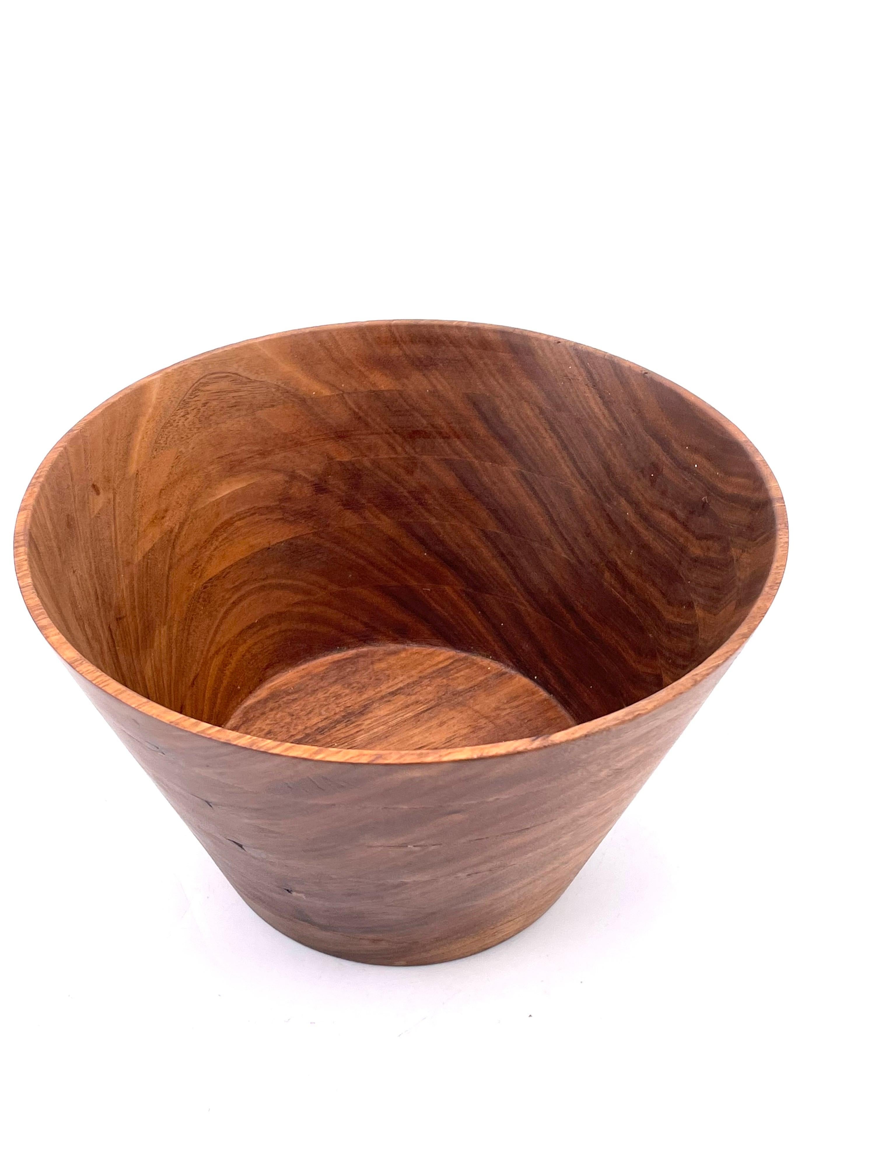 A beautiful piece of art hand-turned walnut cone-shaped bowl, circa 1970s great condition beautiful grain and quality.