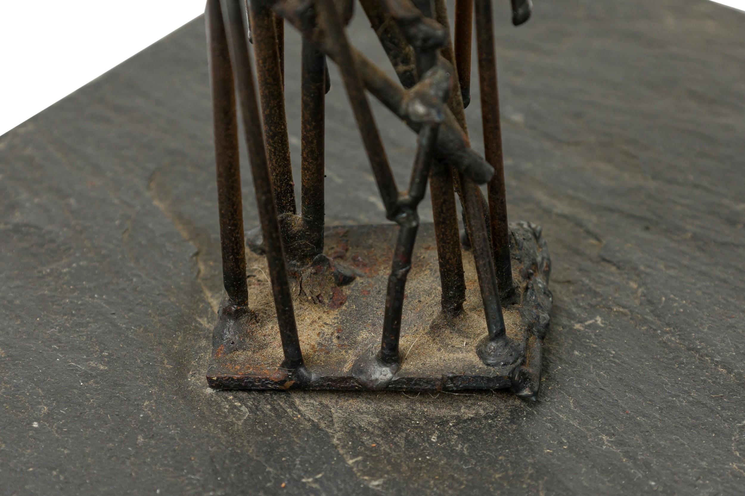Scultura figurativa americana di metà secolo con cuore in vetro in vendita 2